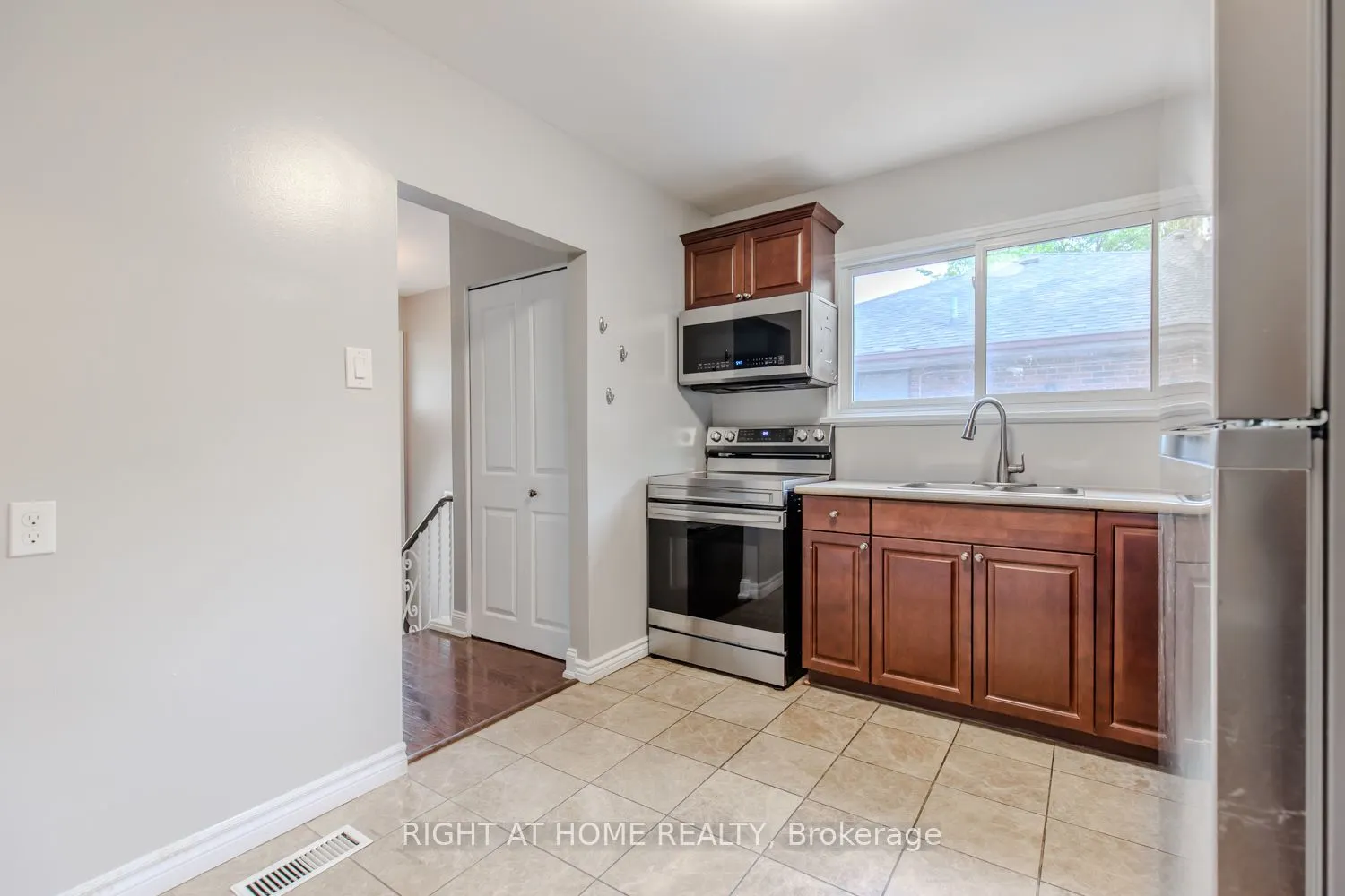 12 Murellen Crescent