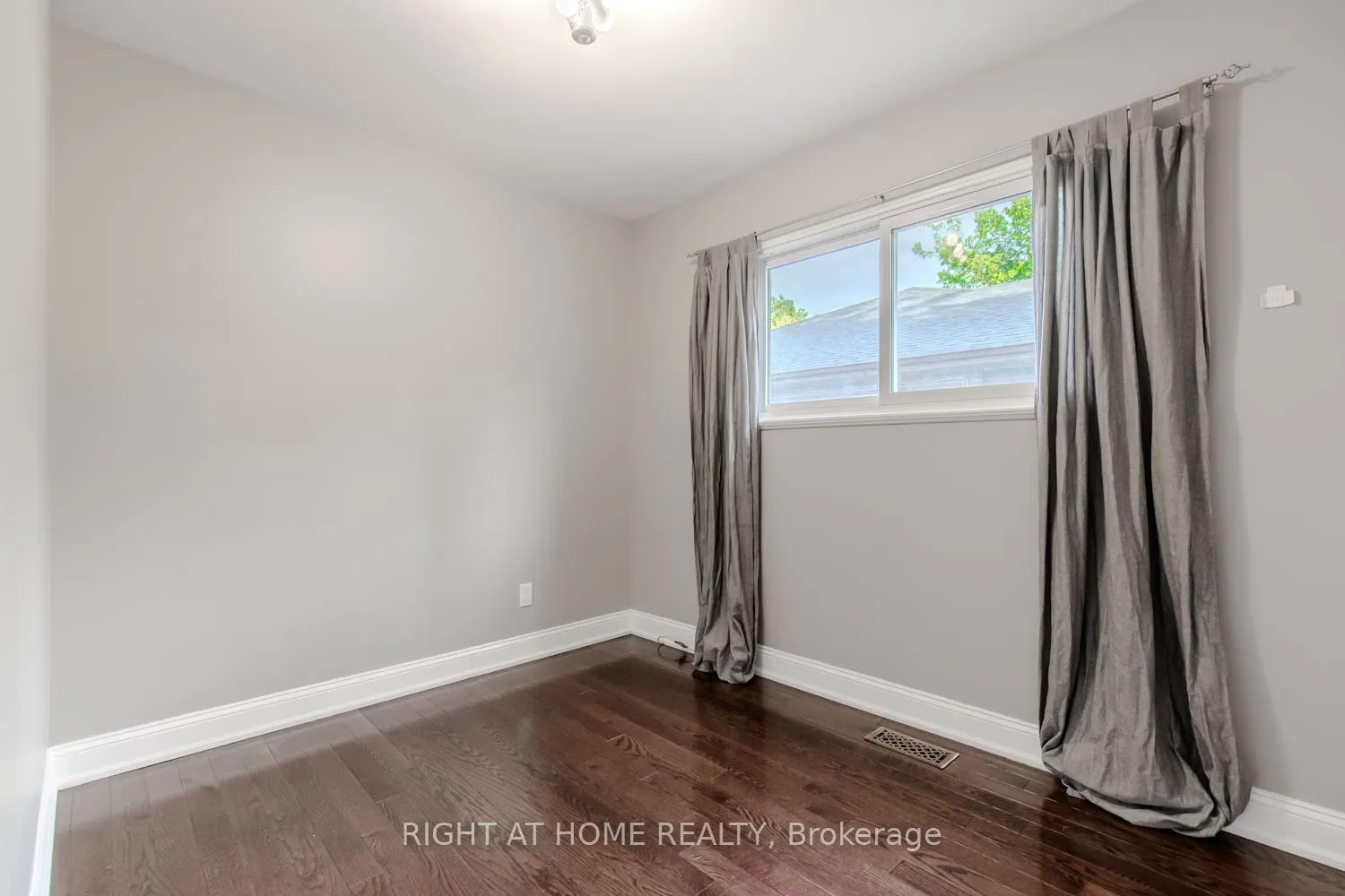 12 Murellen Crescent