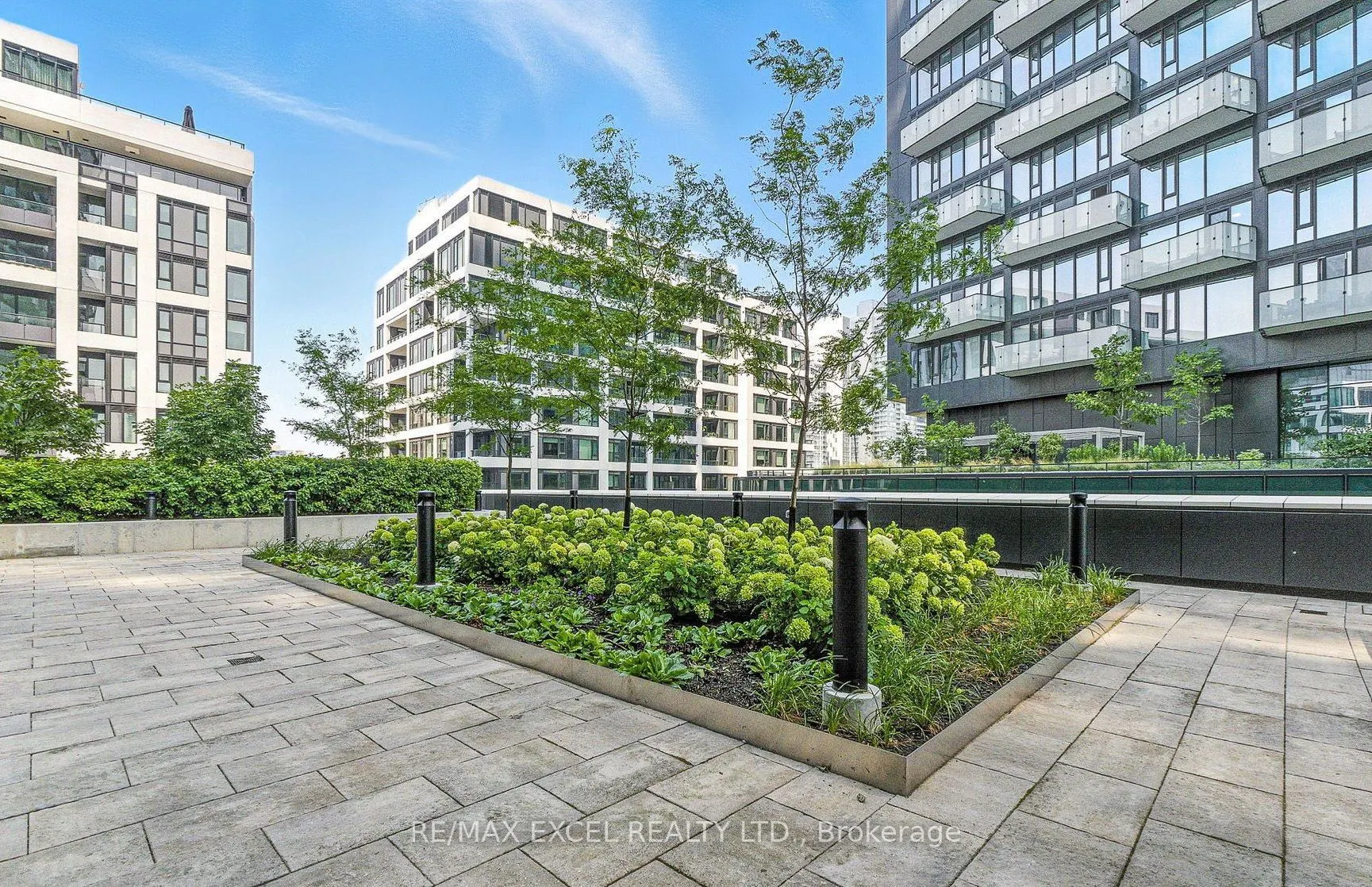 470 Front Street W