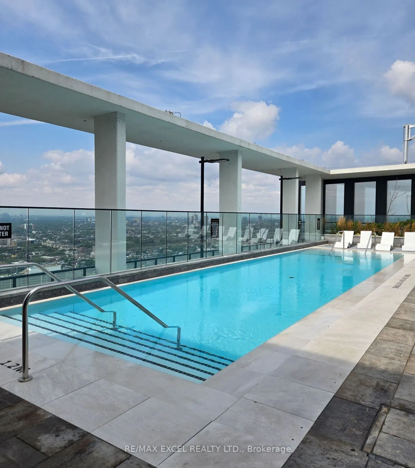 470 Front Street W
