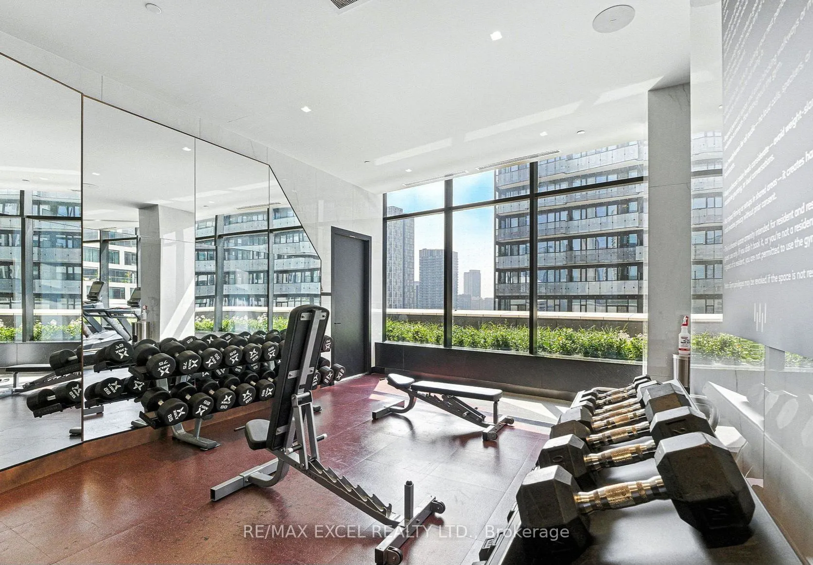 470 Front Street W