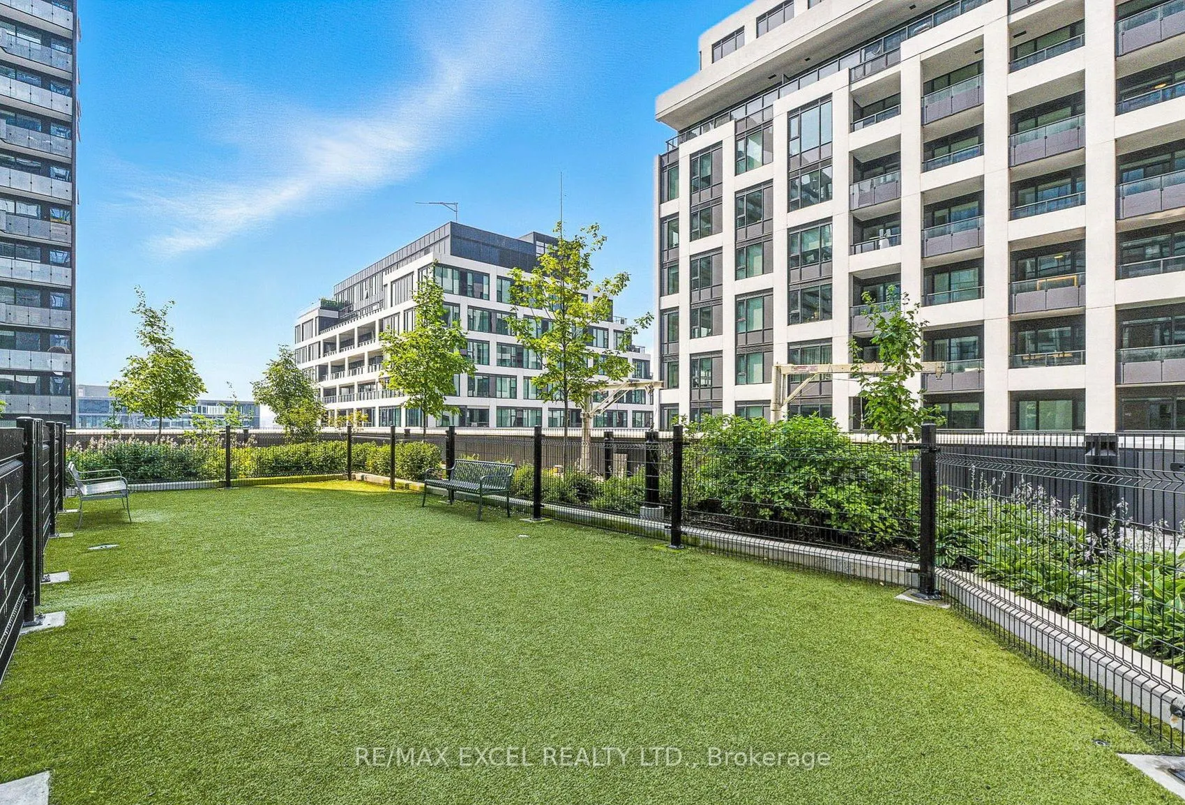 470 Front Street W