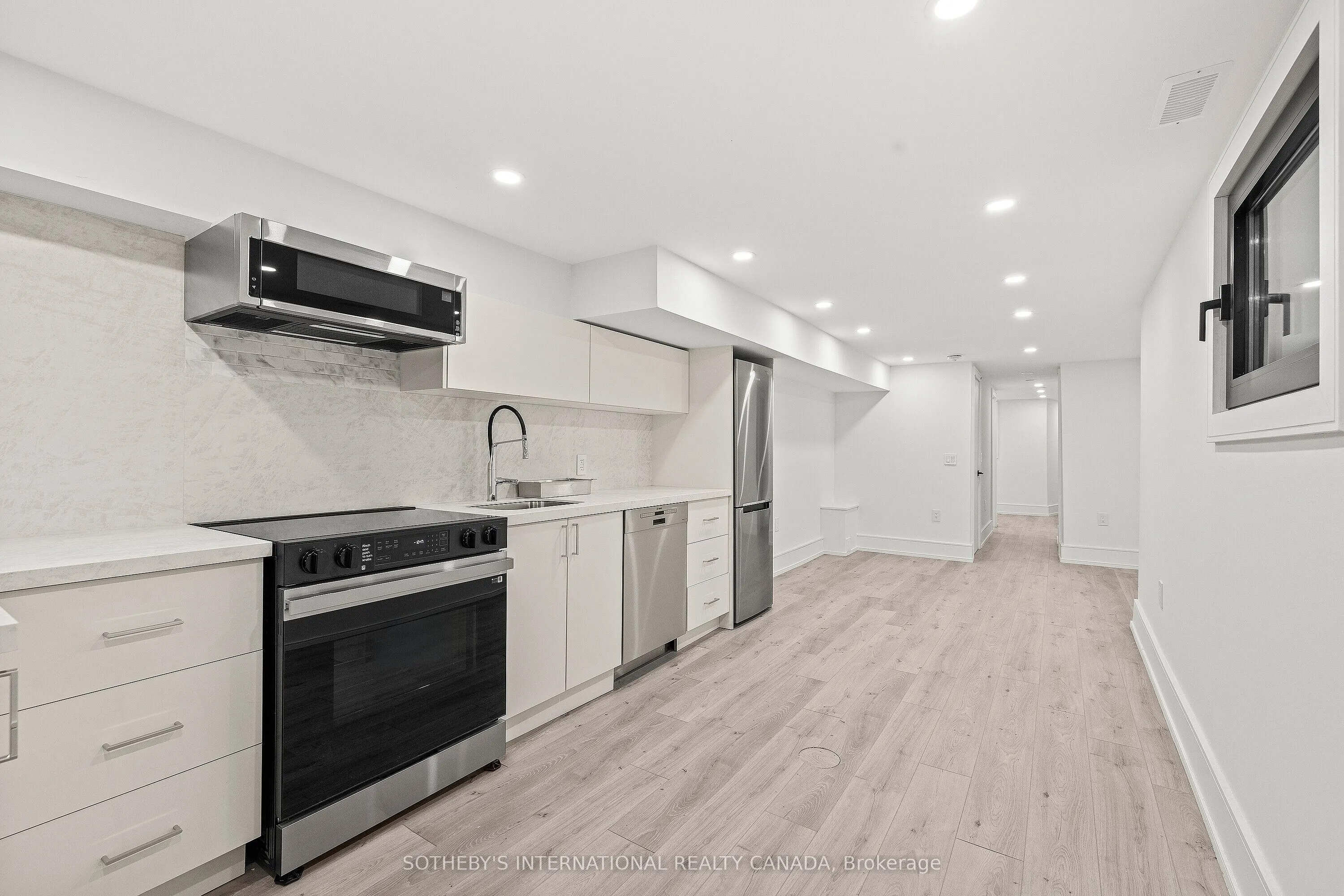 121 Major Street