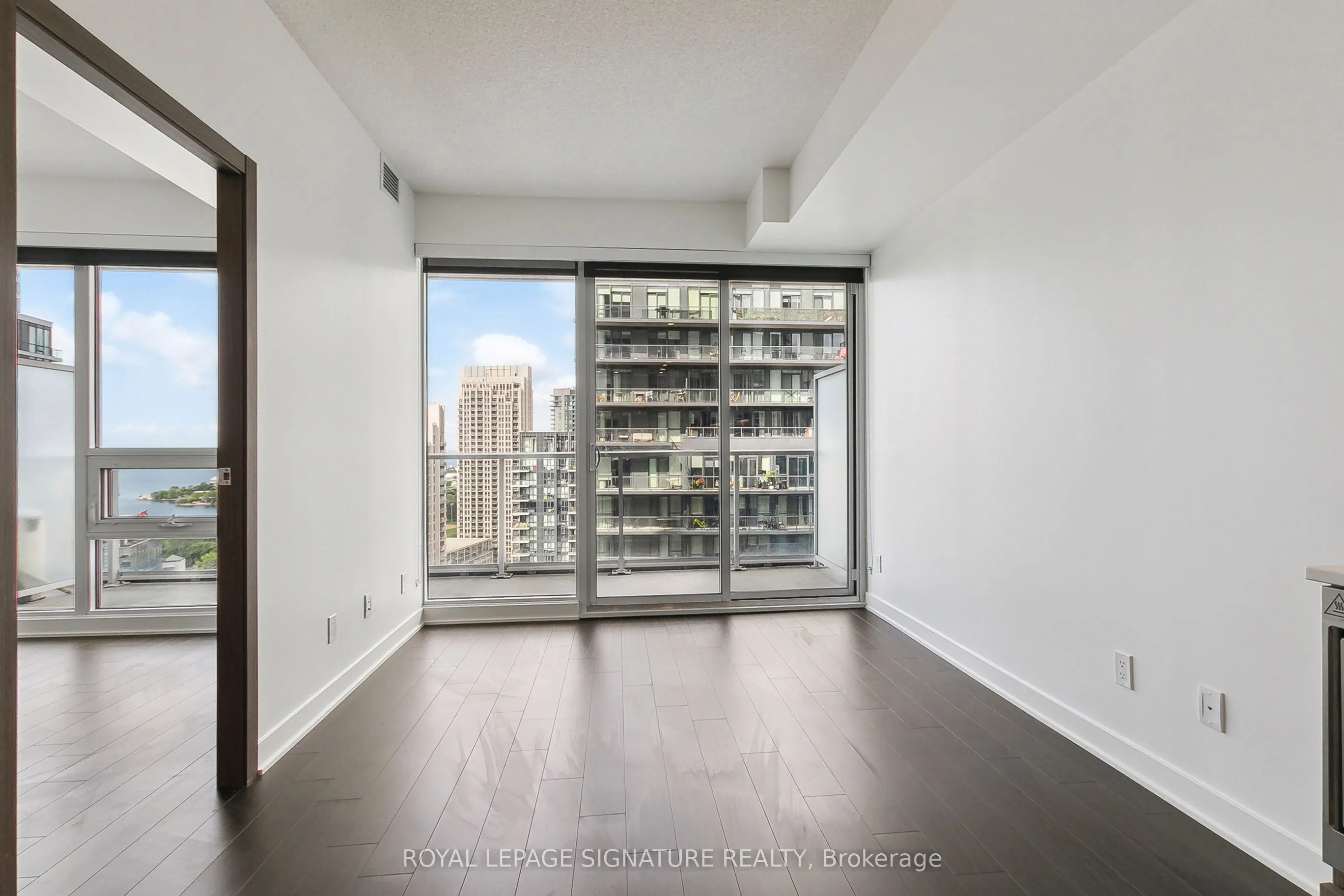 19 Bathurst Street, #3001