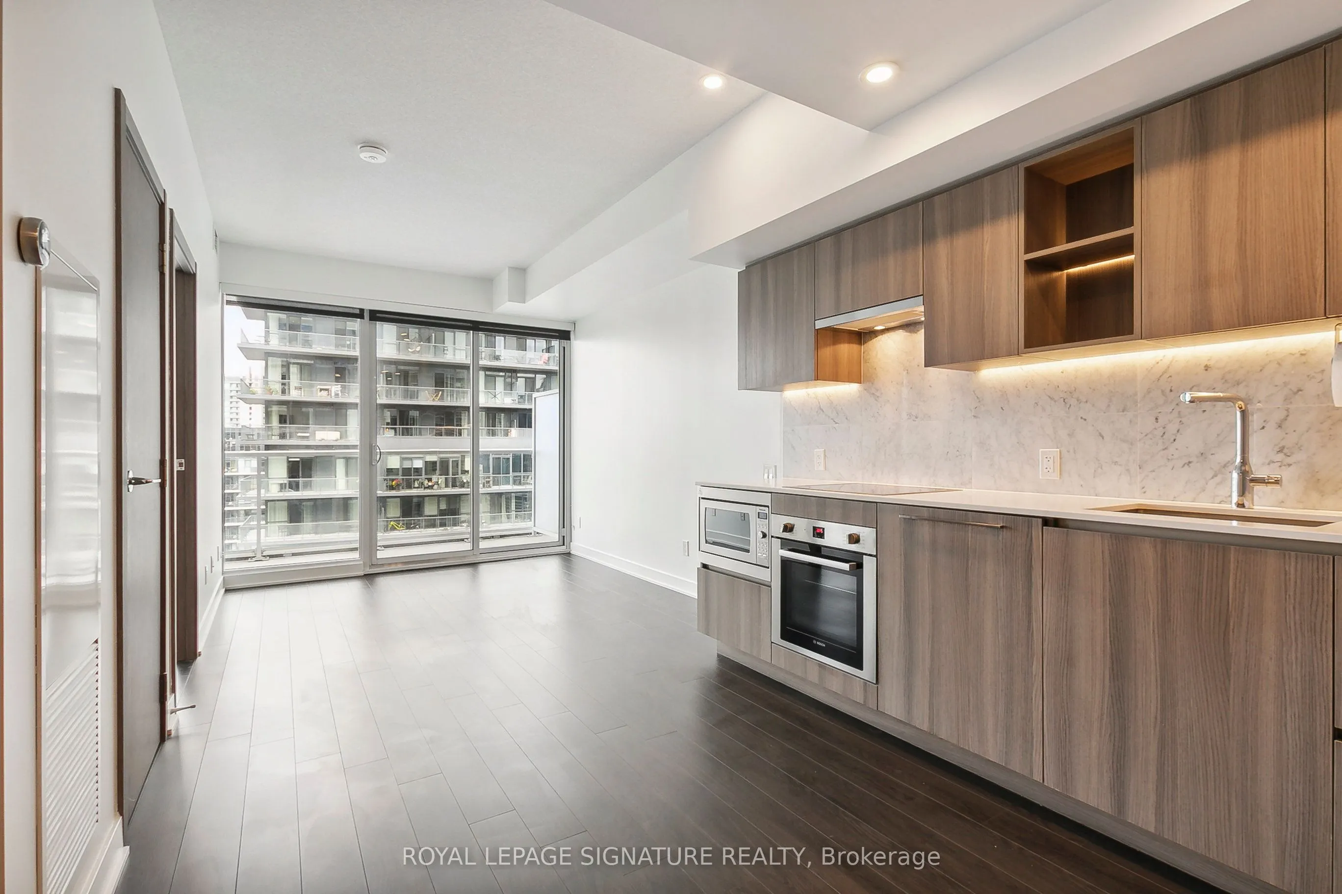 19 Bathurst Street, #3001
