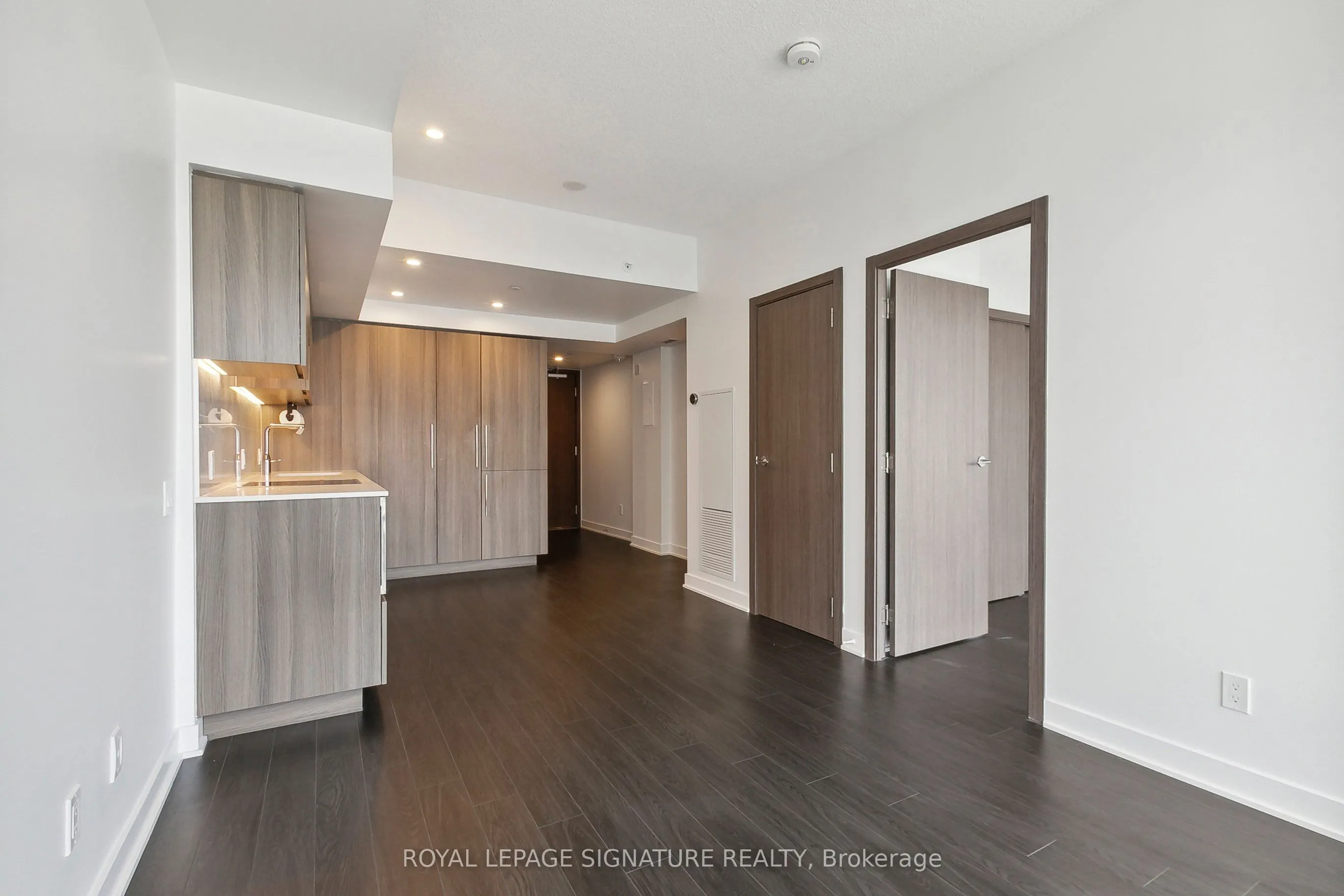 19 Bathurst Street, #3001