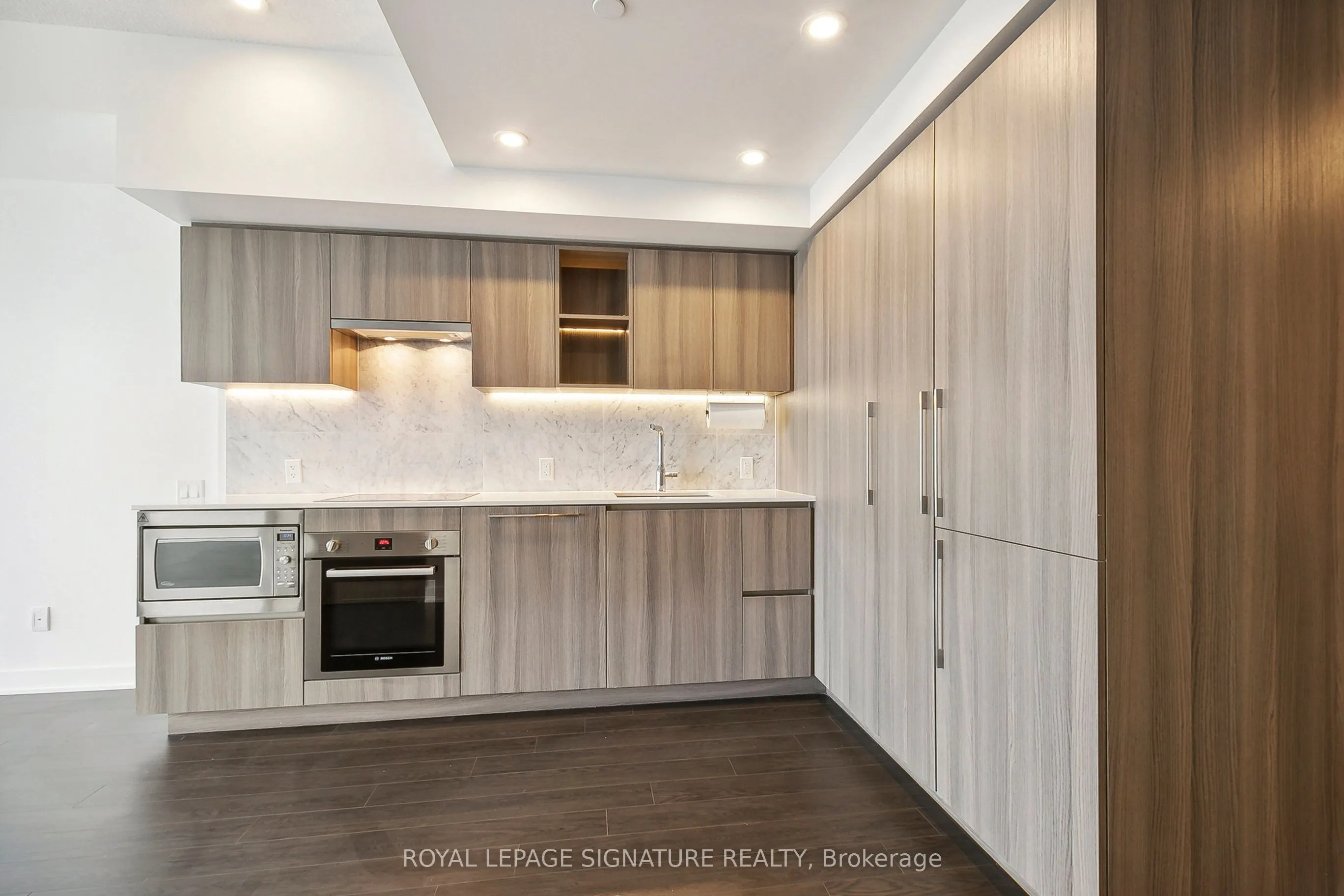 19 Bathurst Street, #3001
