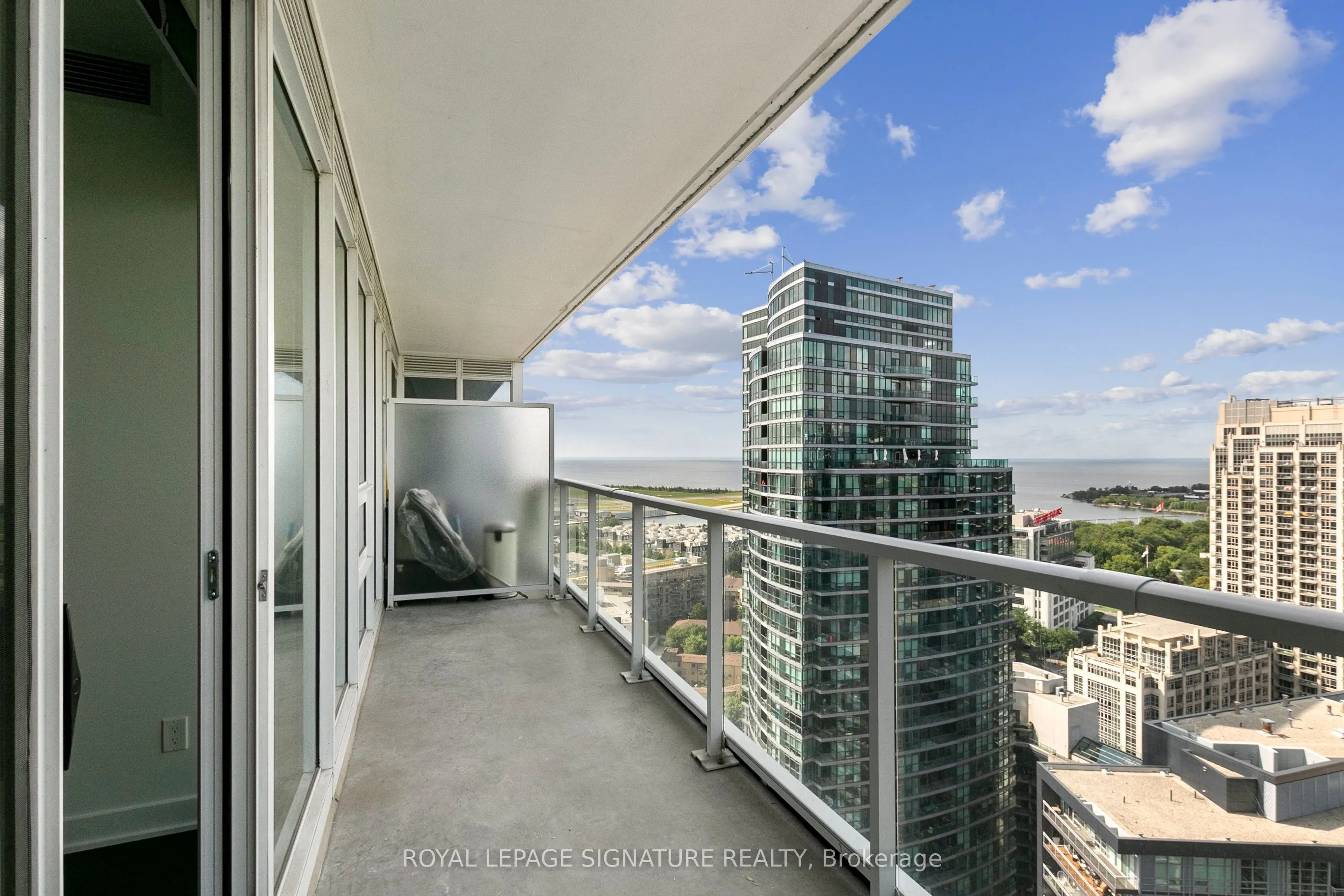 19 Bathurst Street, #3001