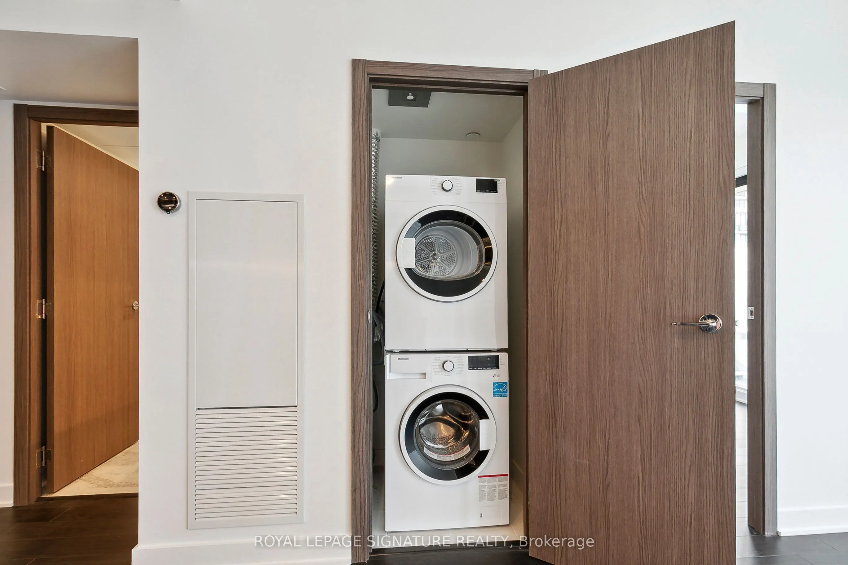 19 Bathurst Street, #3001