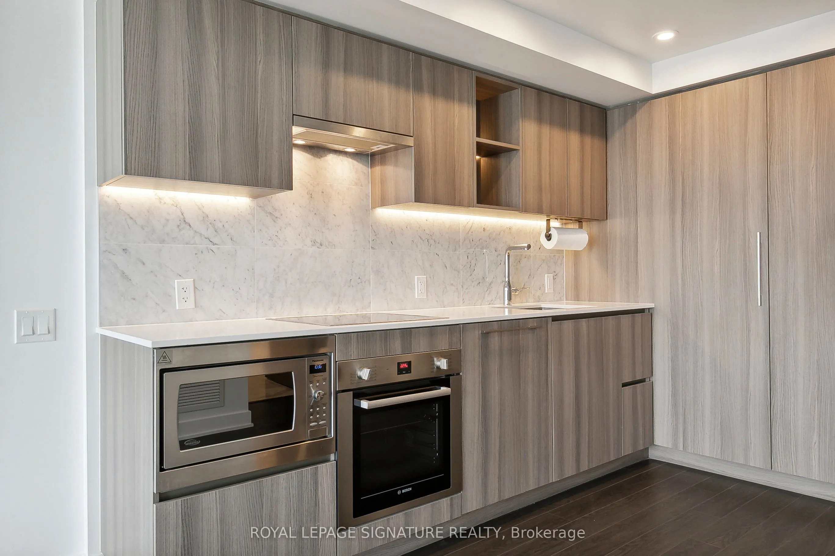 19 Bathurst Street, #3001