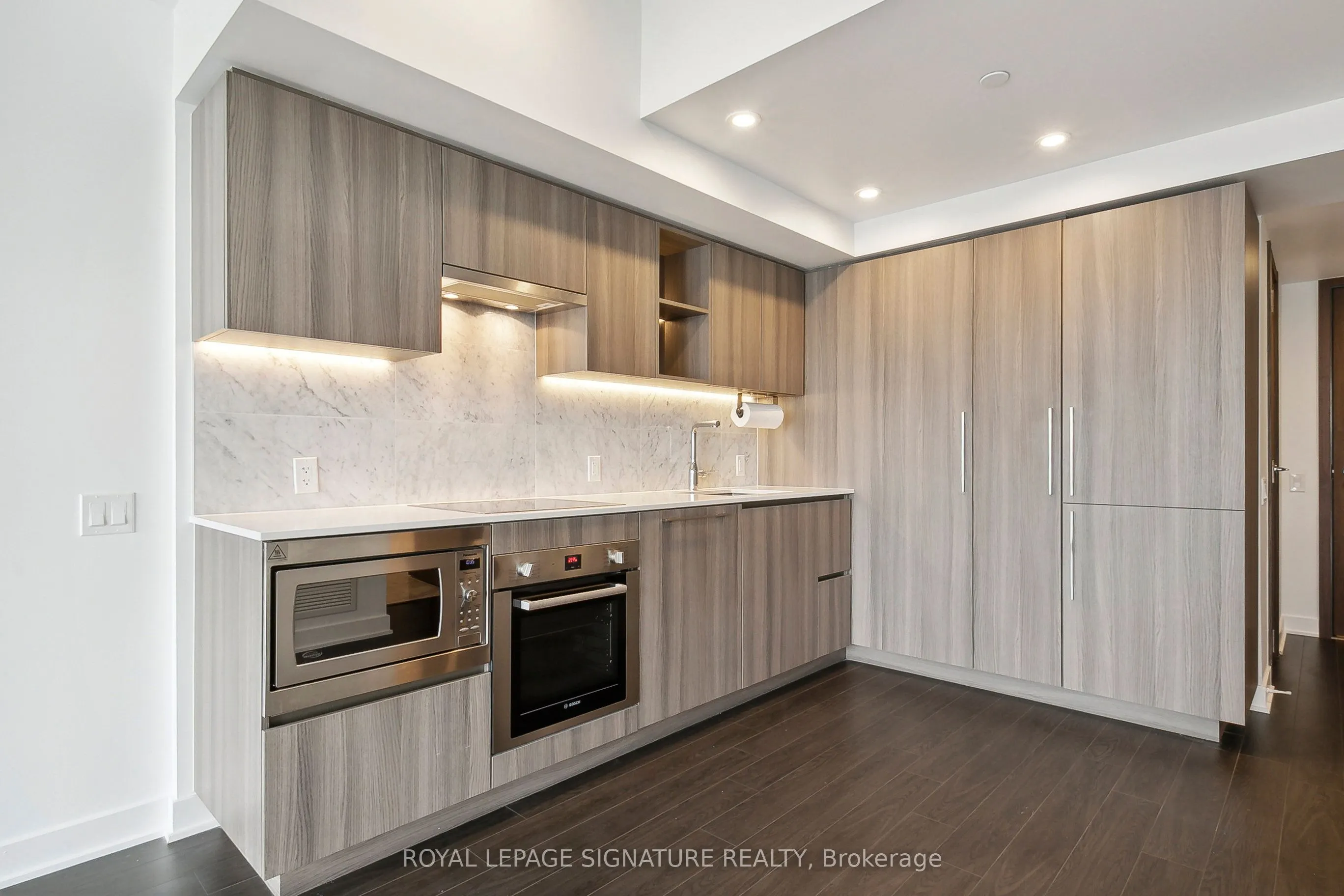 19 Bathurst Street, #3001