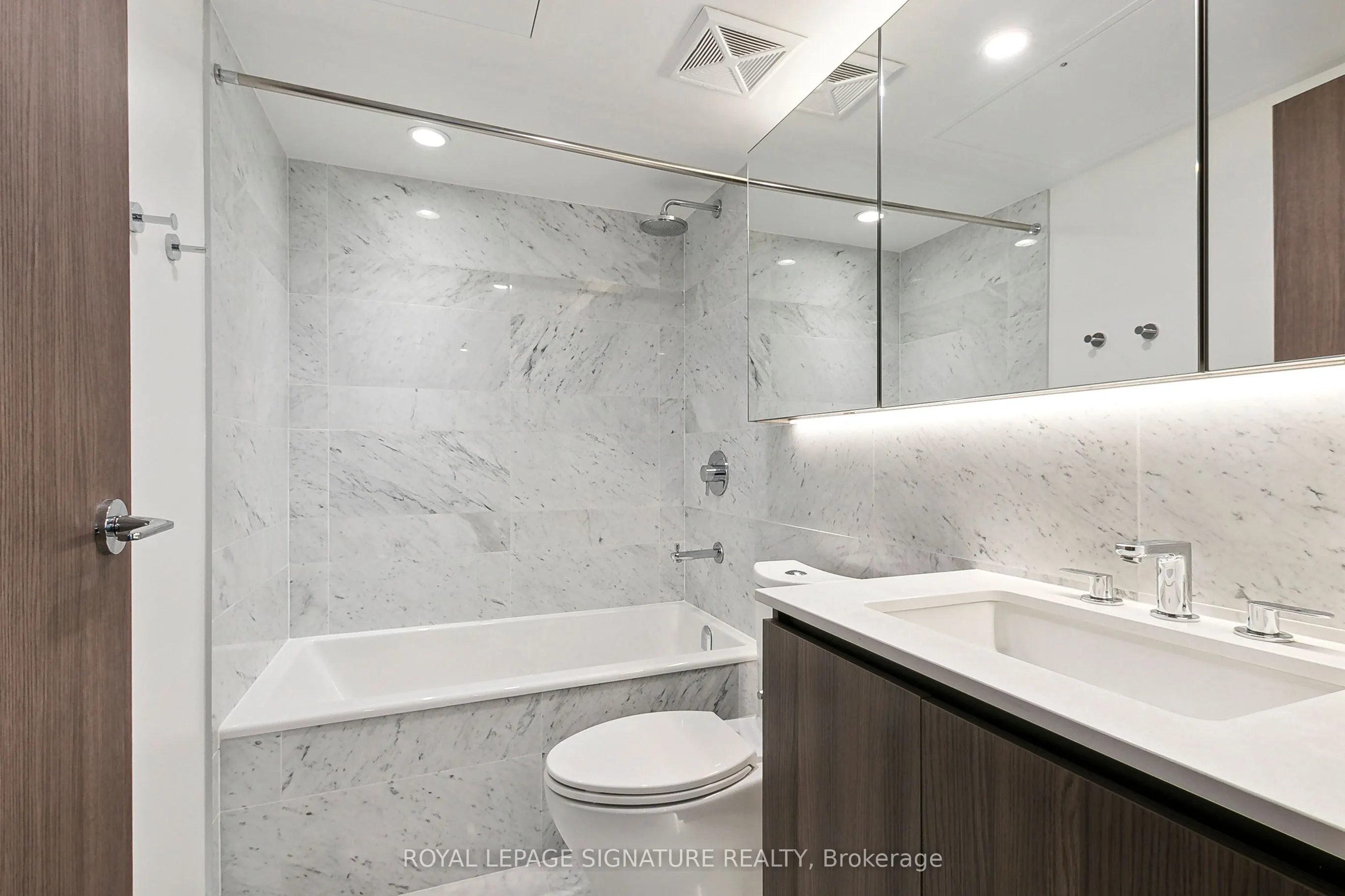 19 Bathurst Street, #3001