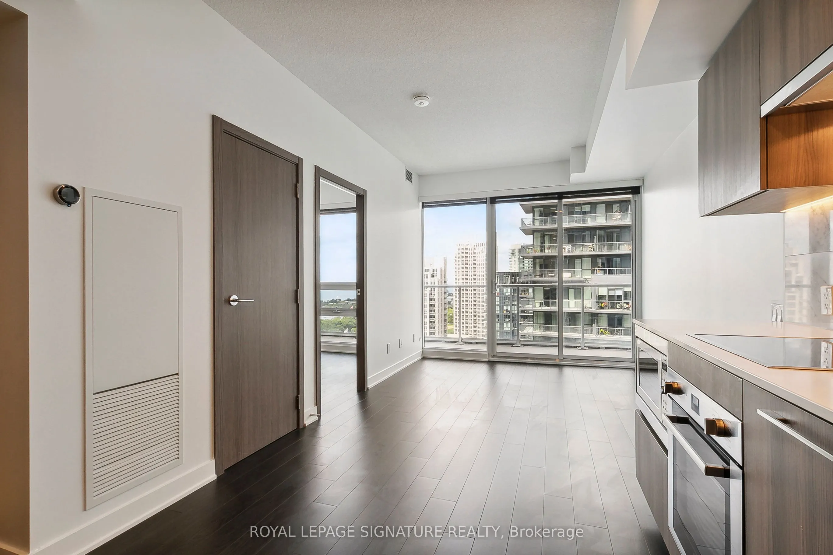 19 Bathurst Street, #3001