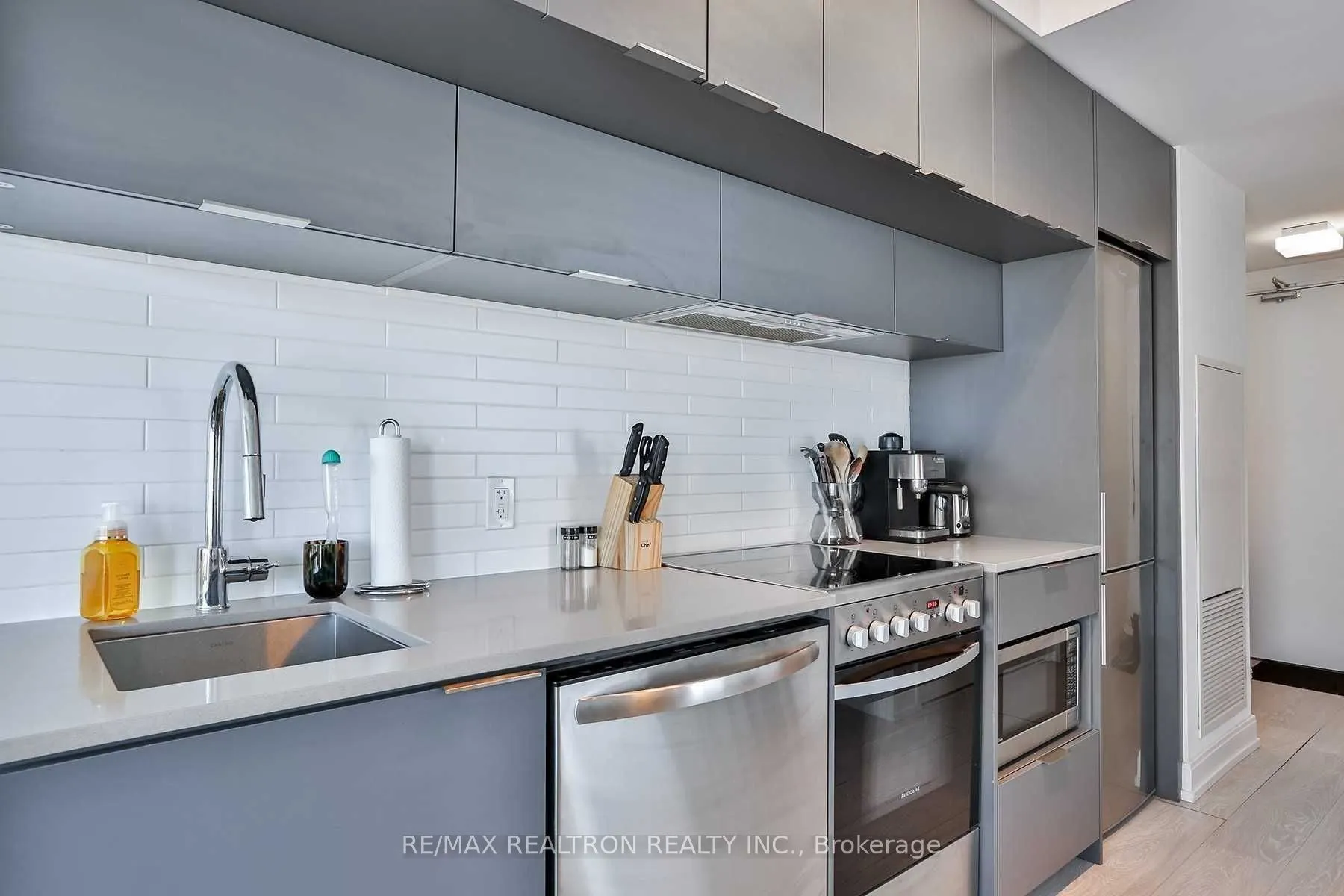 181 Dundas Street E, #3111