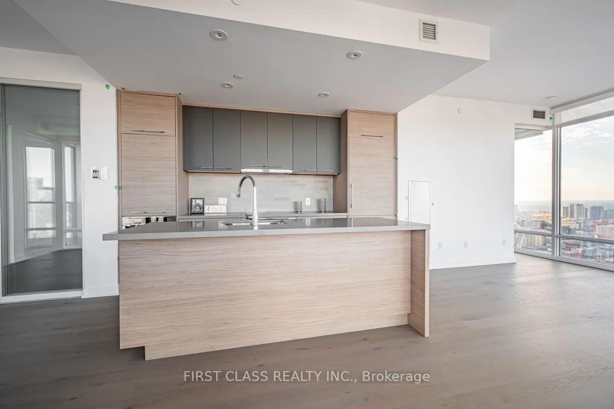 488 University Avenue, #3916