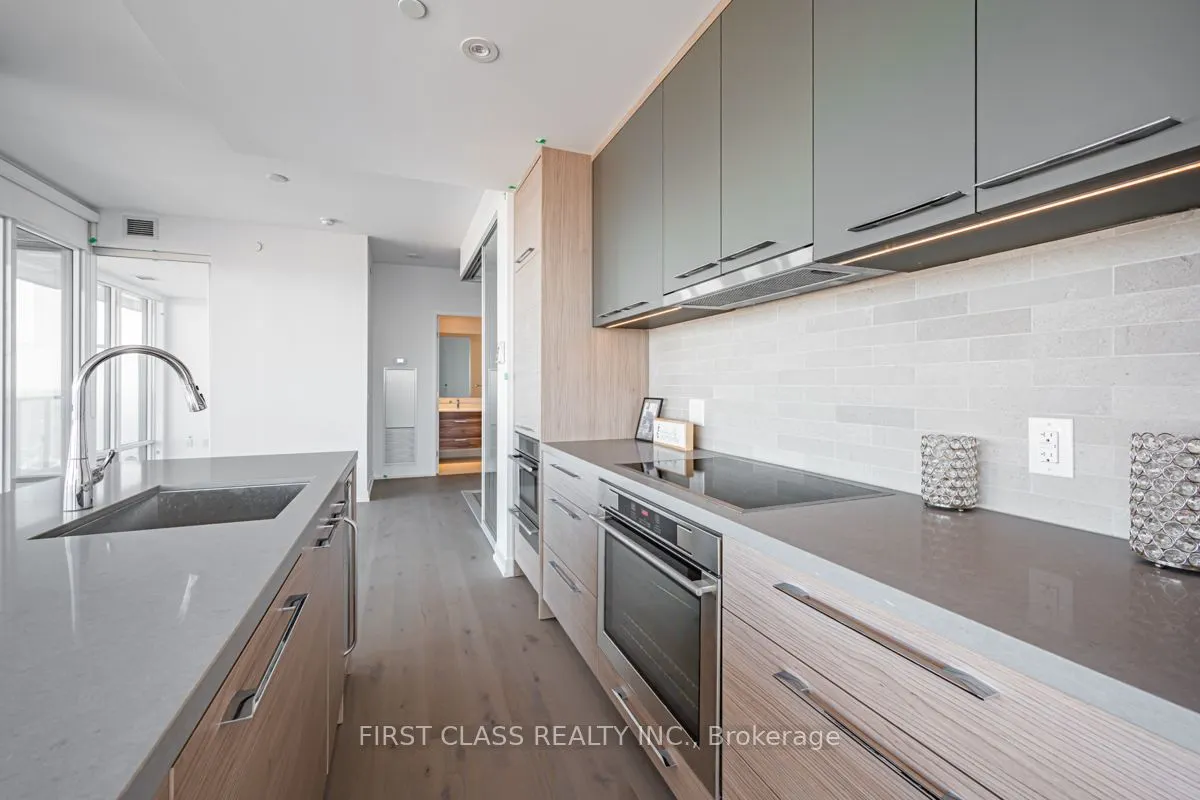 488 University Avenue, #3916