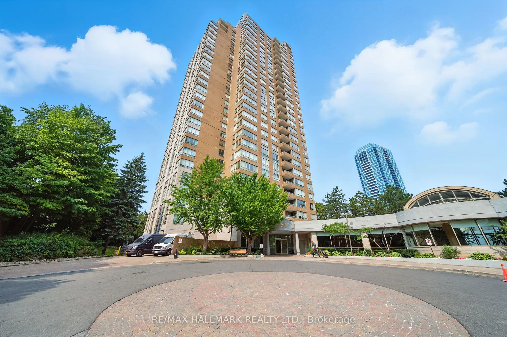 215 Wynford Drive, #2002