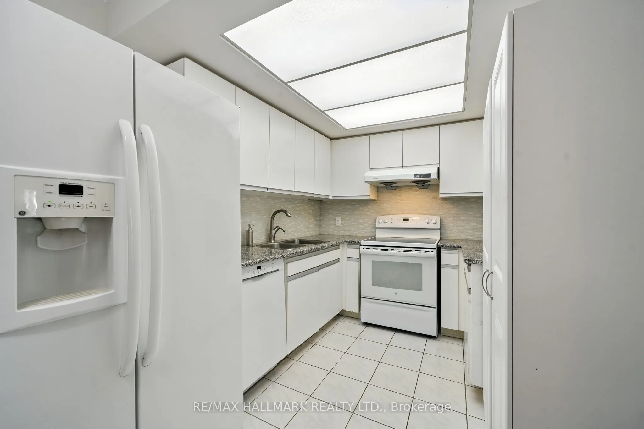 215 Wynford Drive, #2002