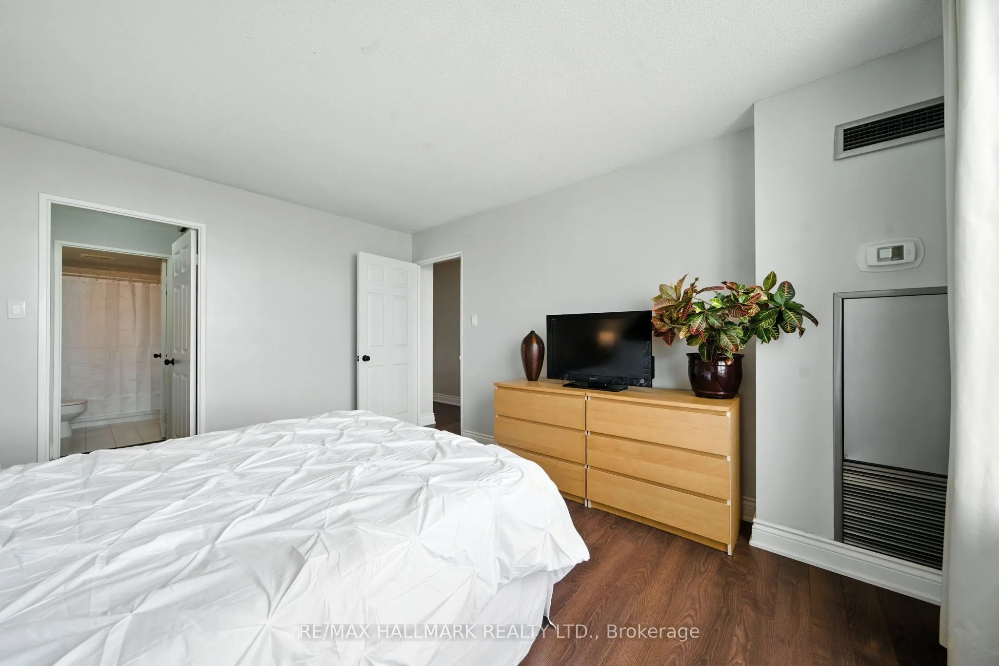 215 Wynford Drive, #2002