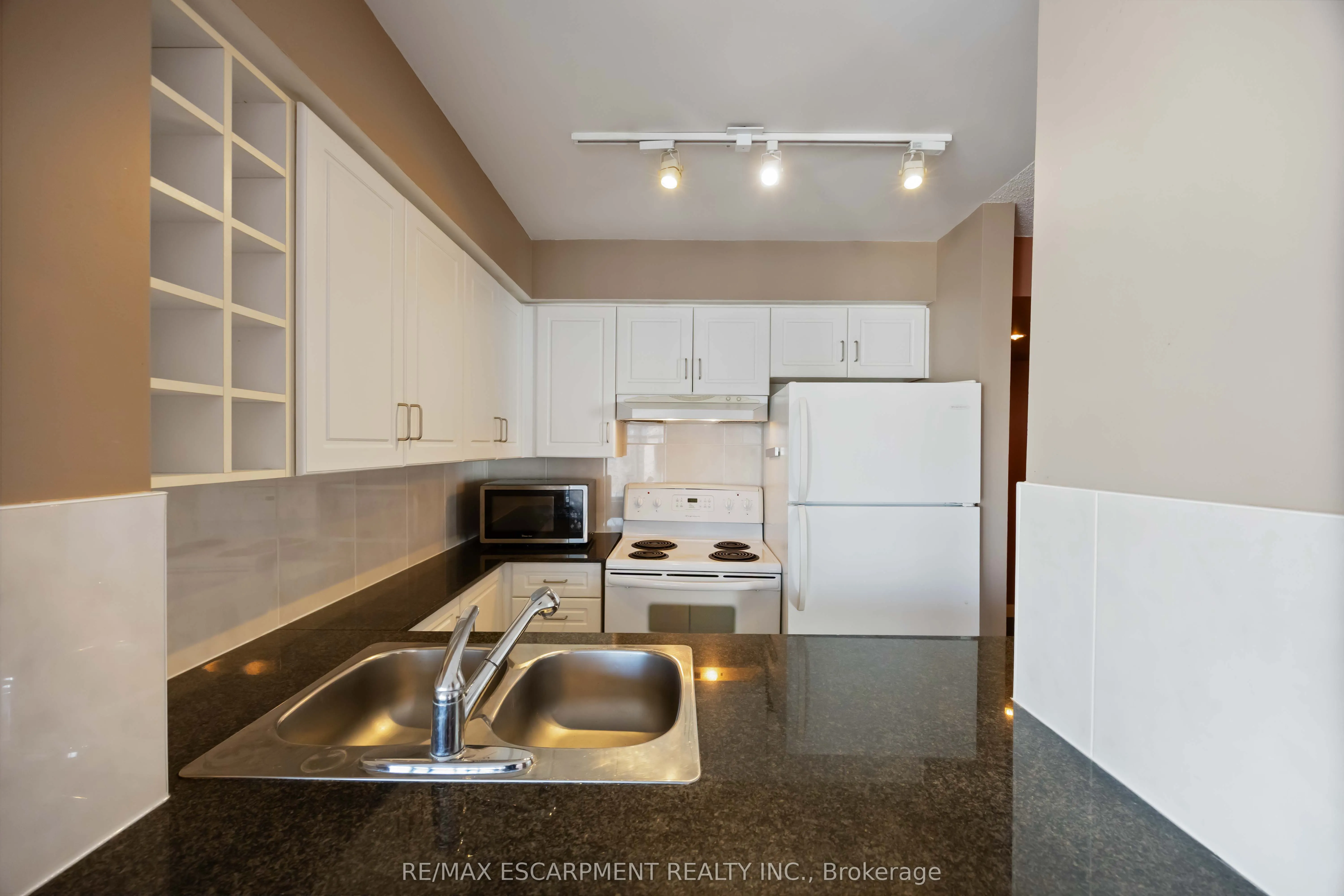 210 Victoria Street, #2901