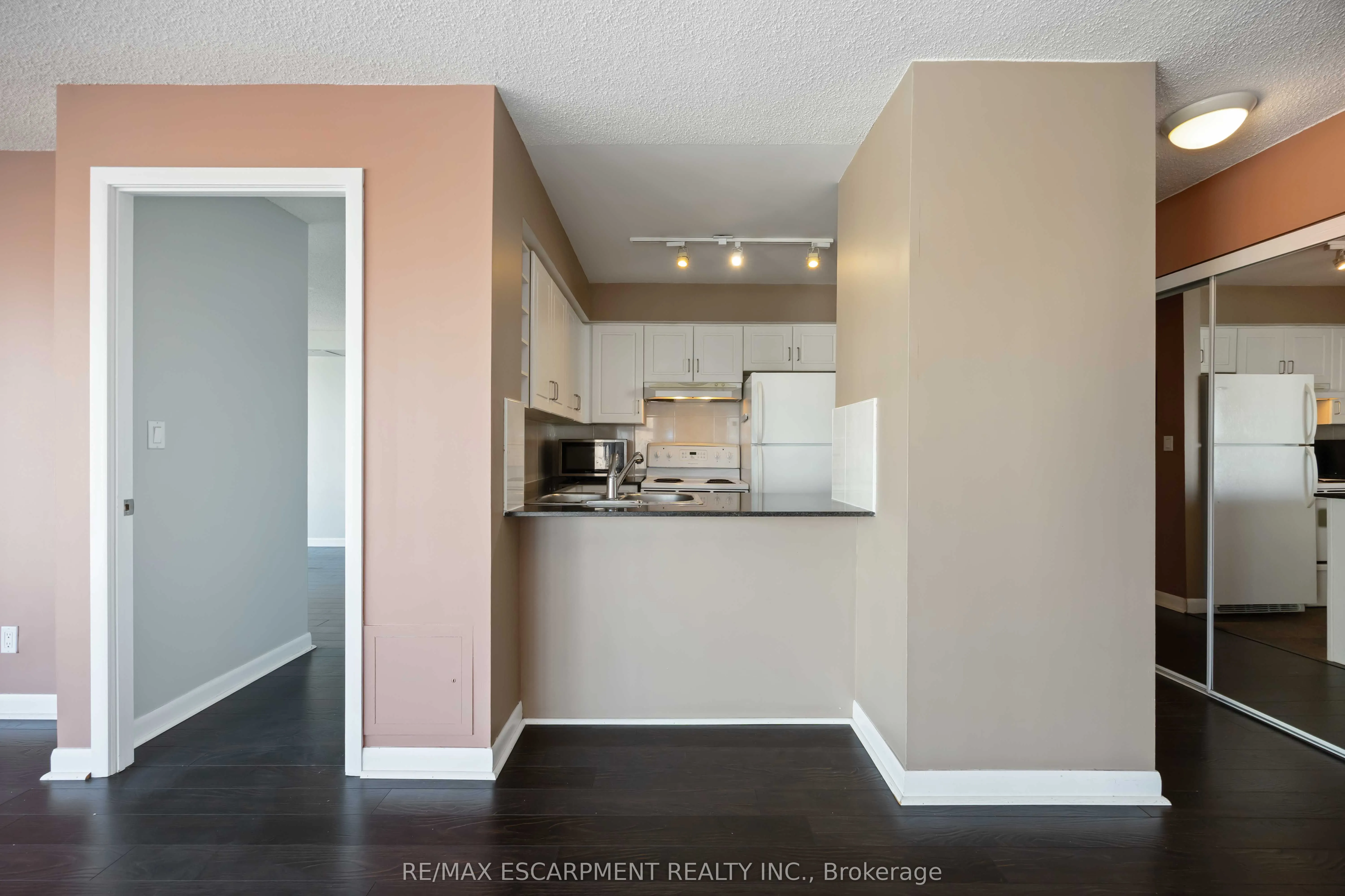 210 Victoria Street, #2901