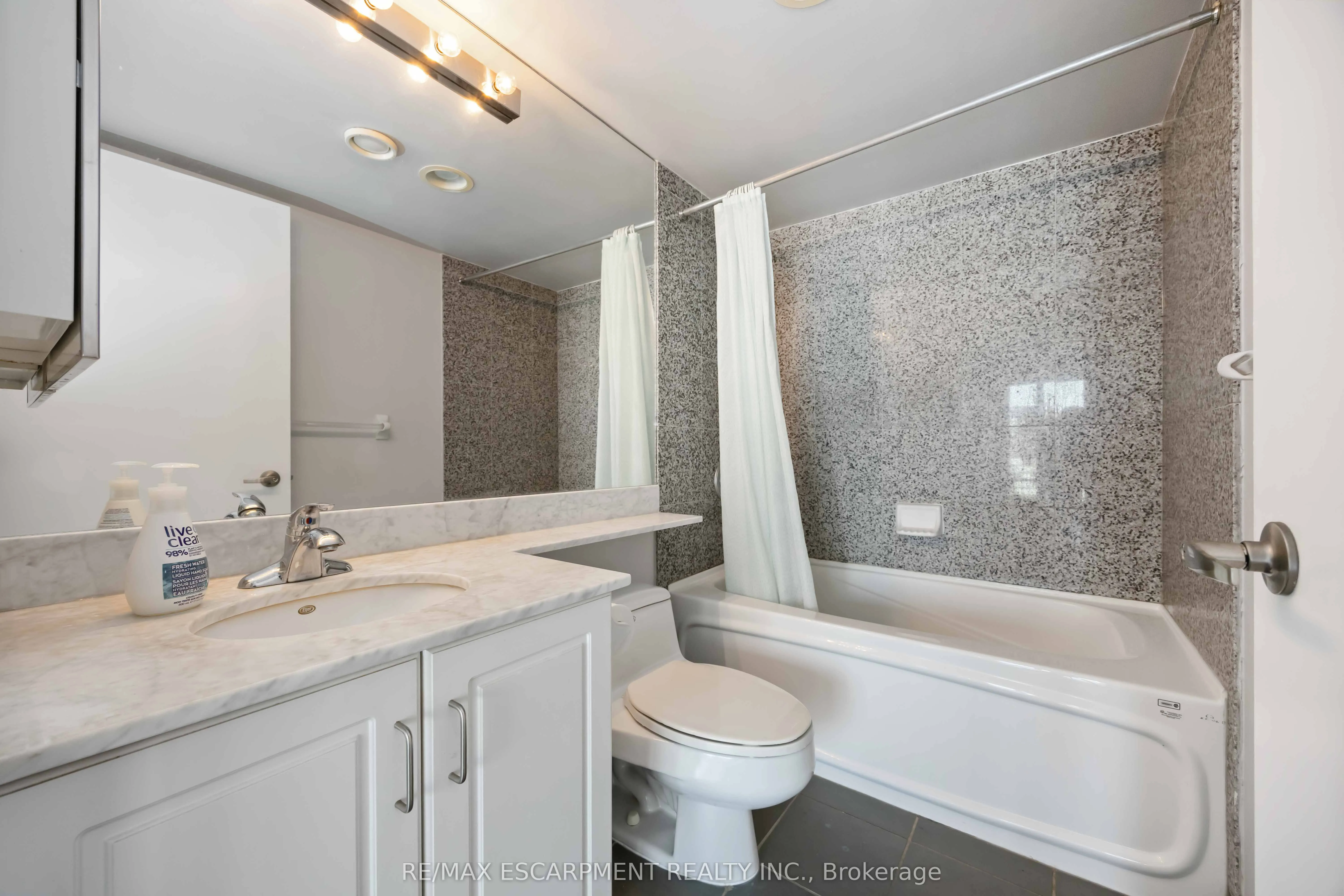 210 Victoria Street, #2901