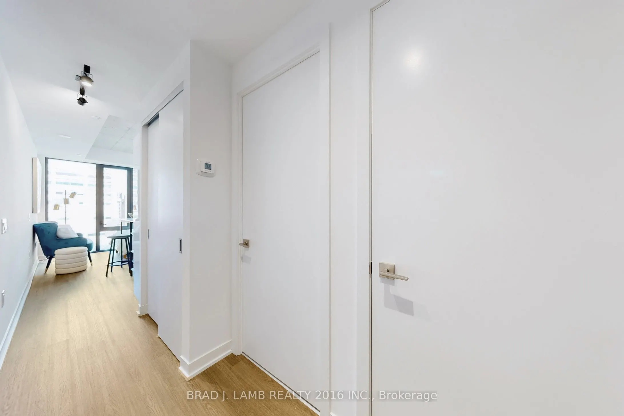 195 McCaul Street, #1004