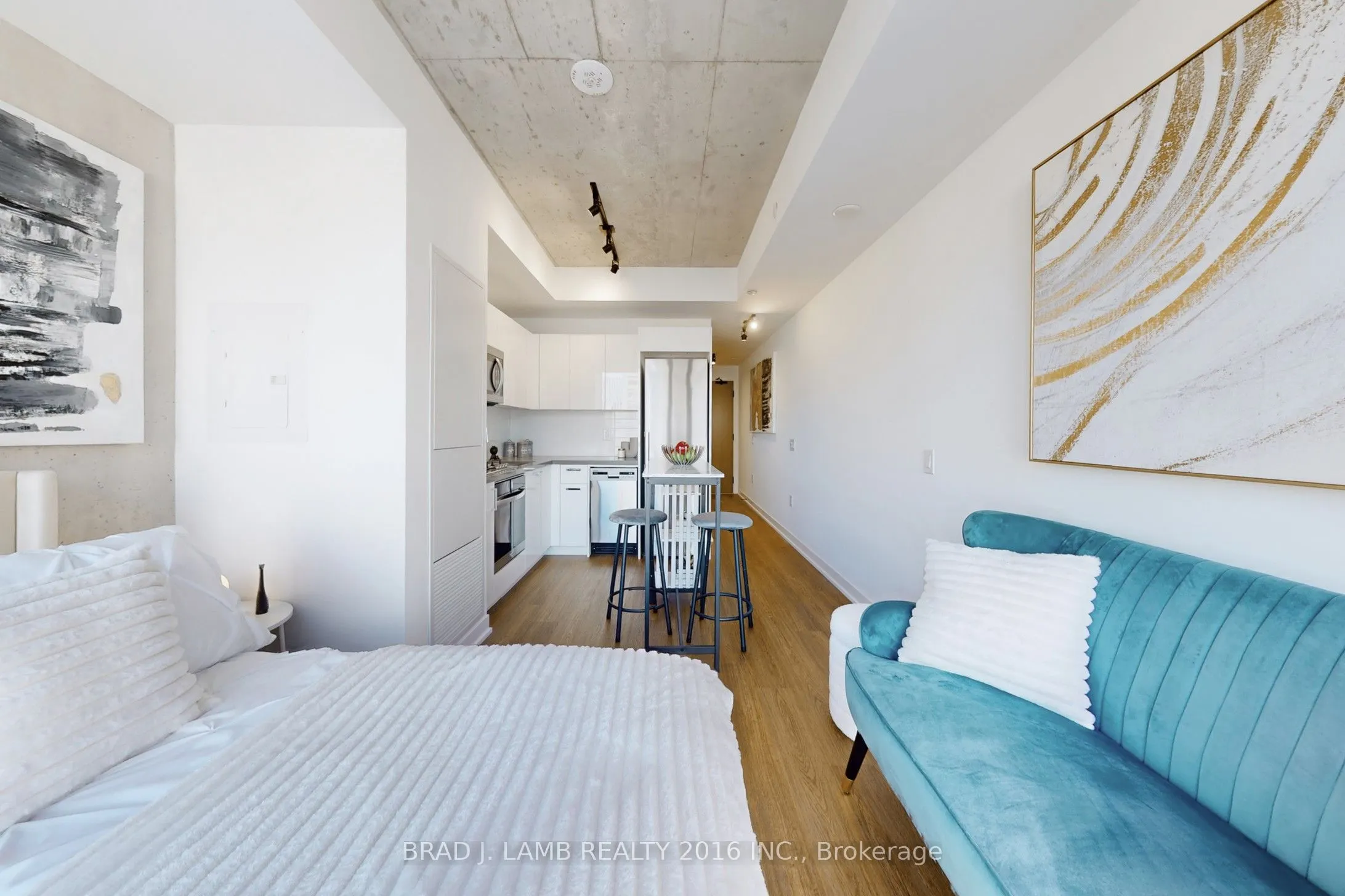 195 McCaul Street, #1004