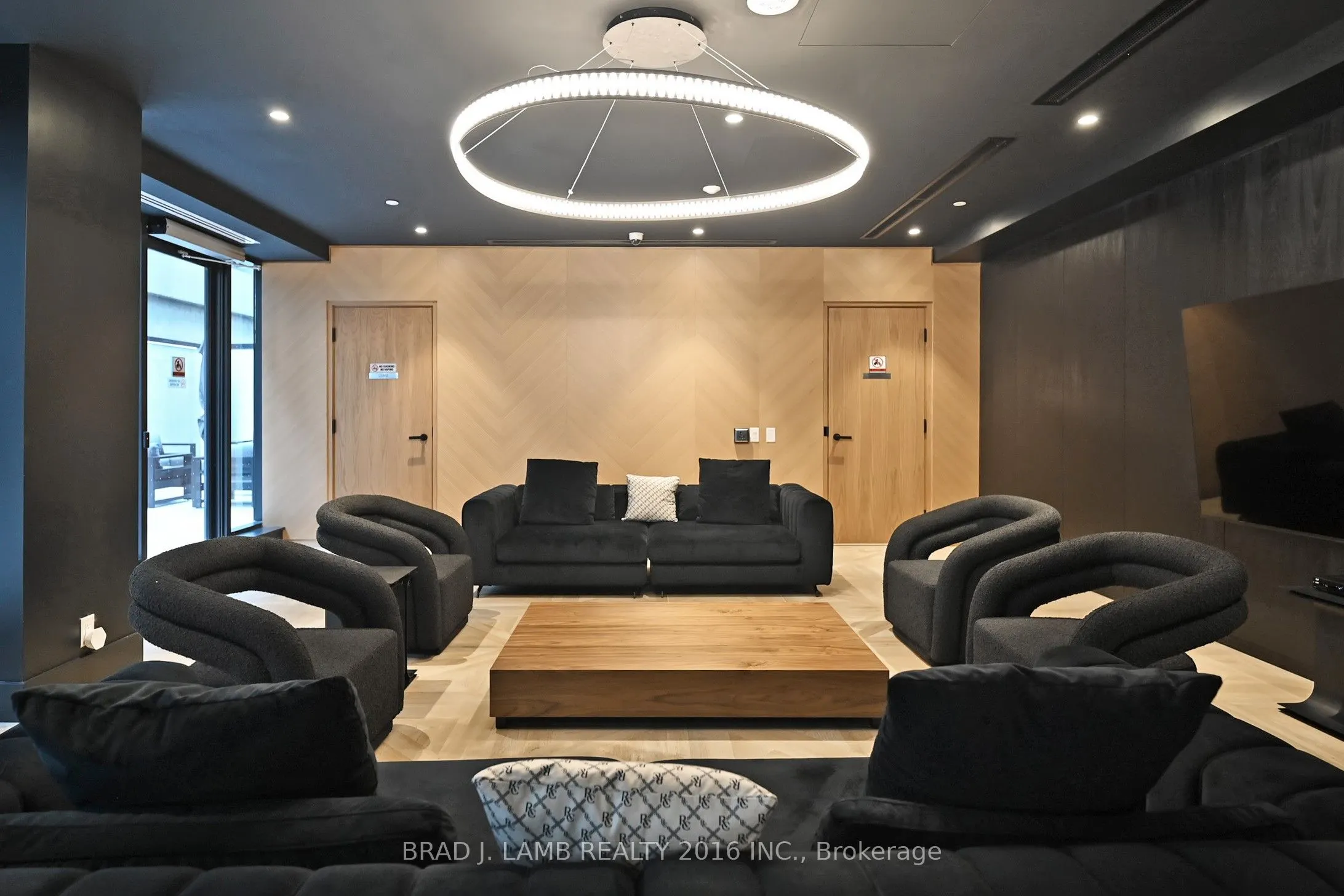195 McCaul Street, #1004