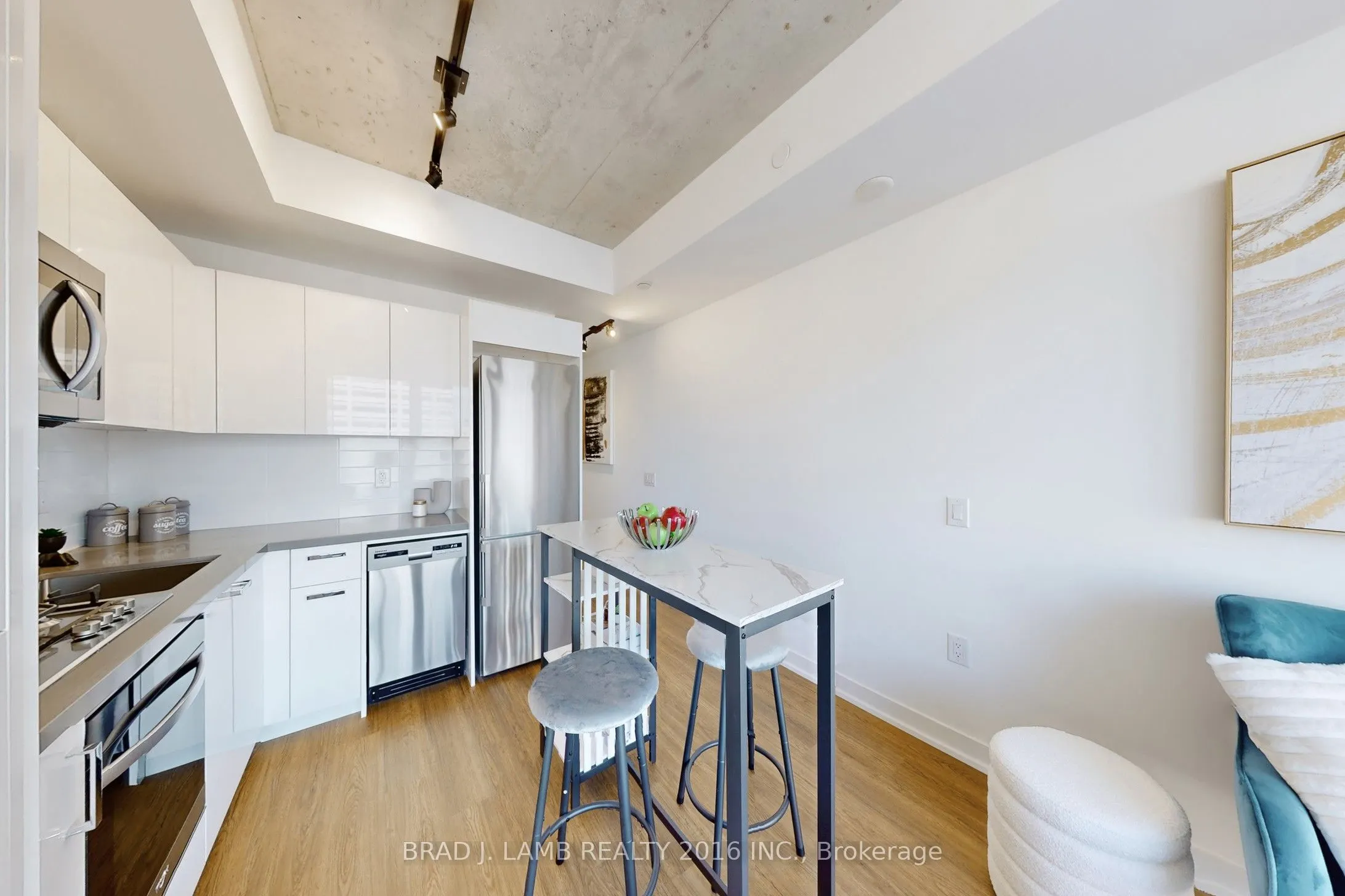 195 McCaul Street, #1004