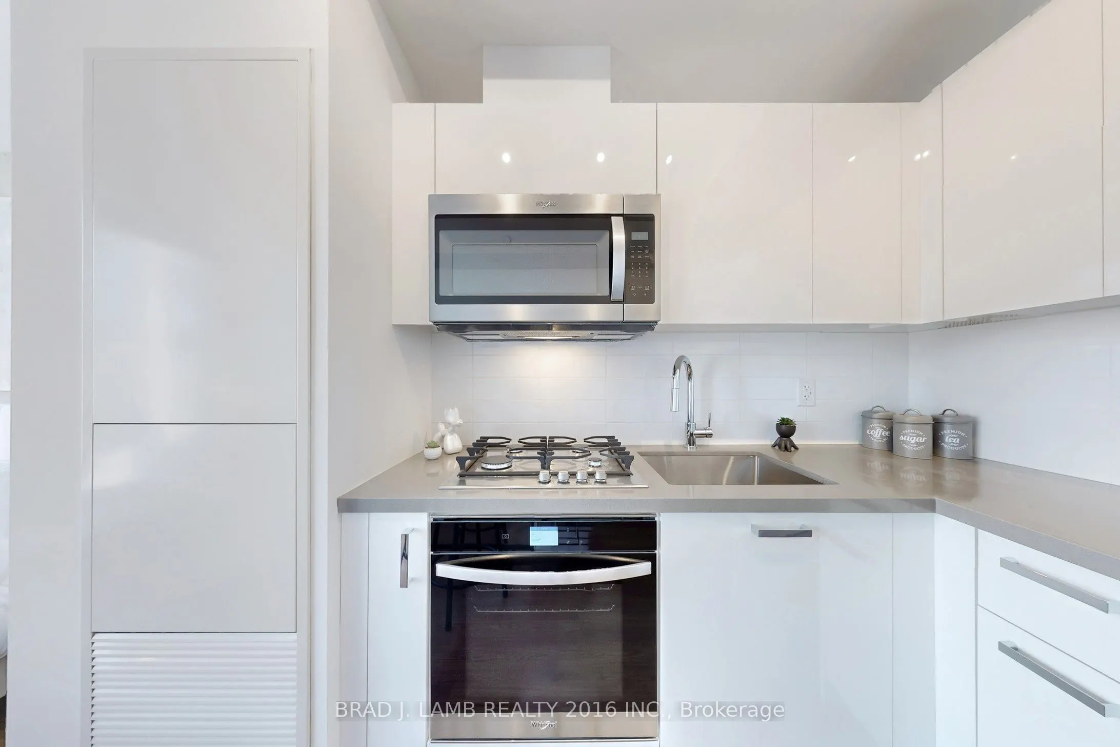 195 McCaul Street, #1004