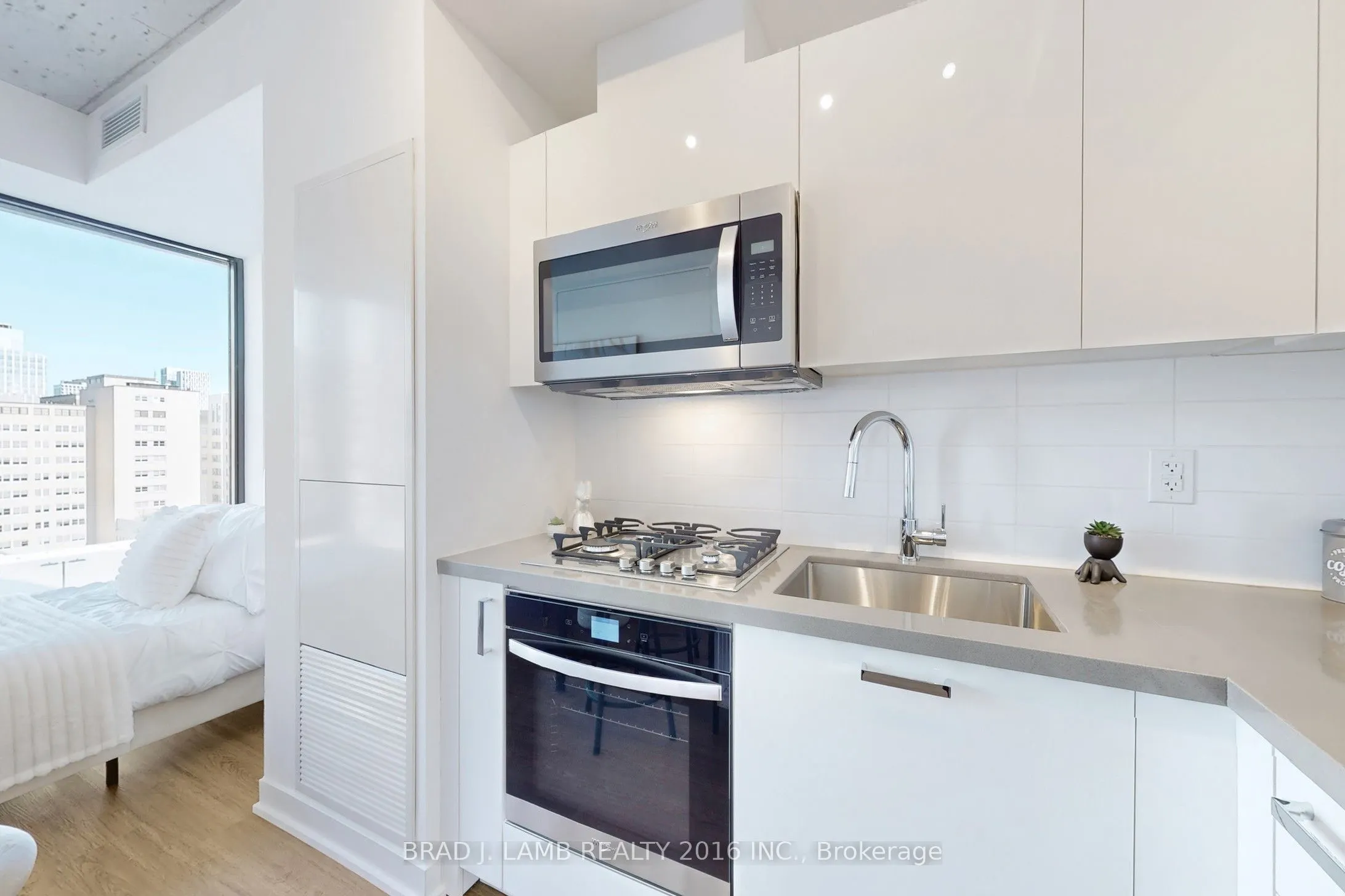 195 McCaul Street, #1004