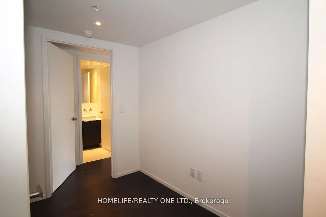 159 Dundas Street E, #614