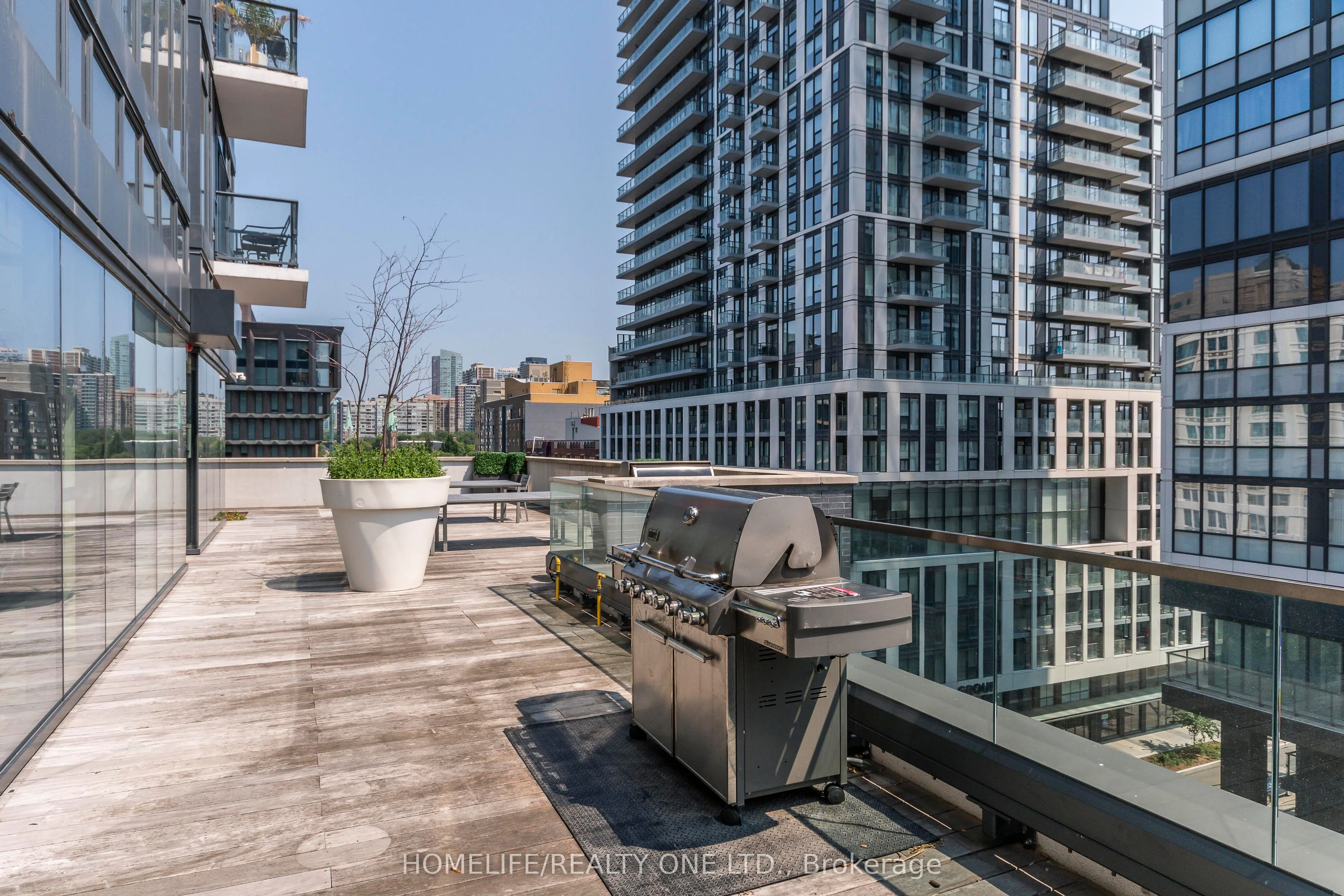 159 Dundas Street E, #614