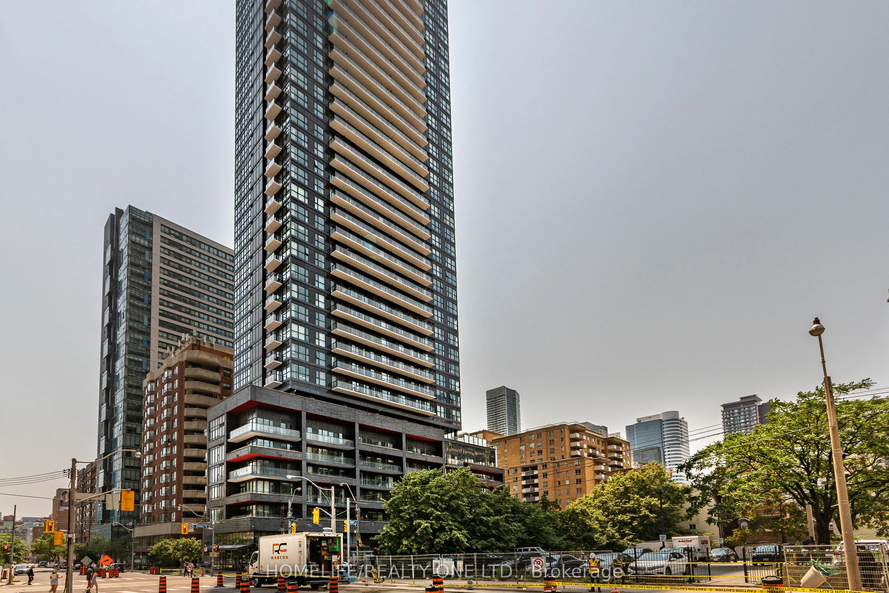 159 Dundas Street E, #614