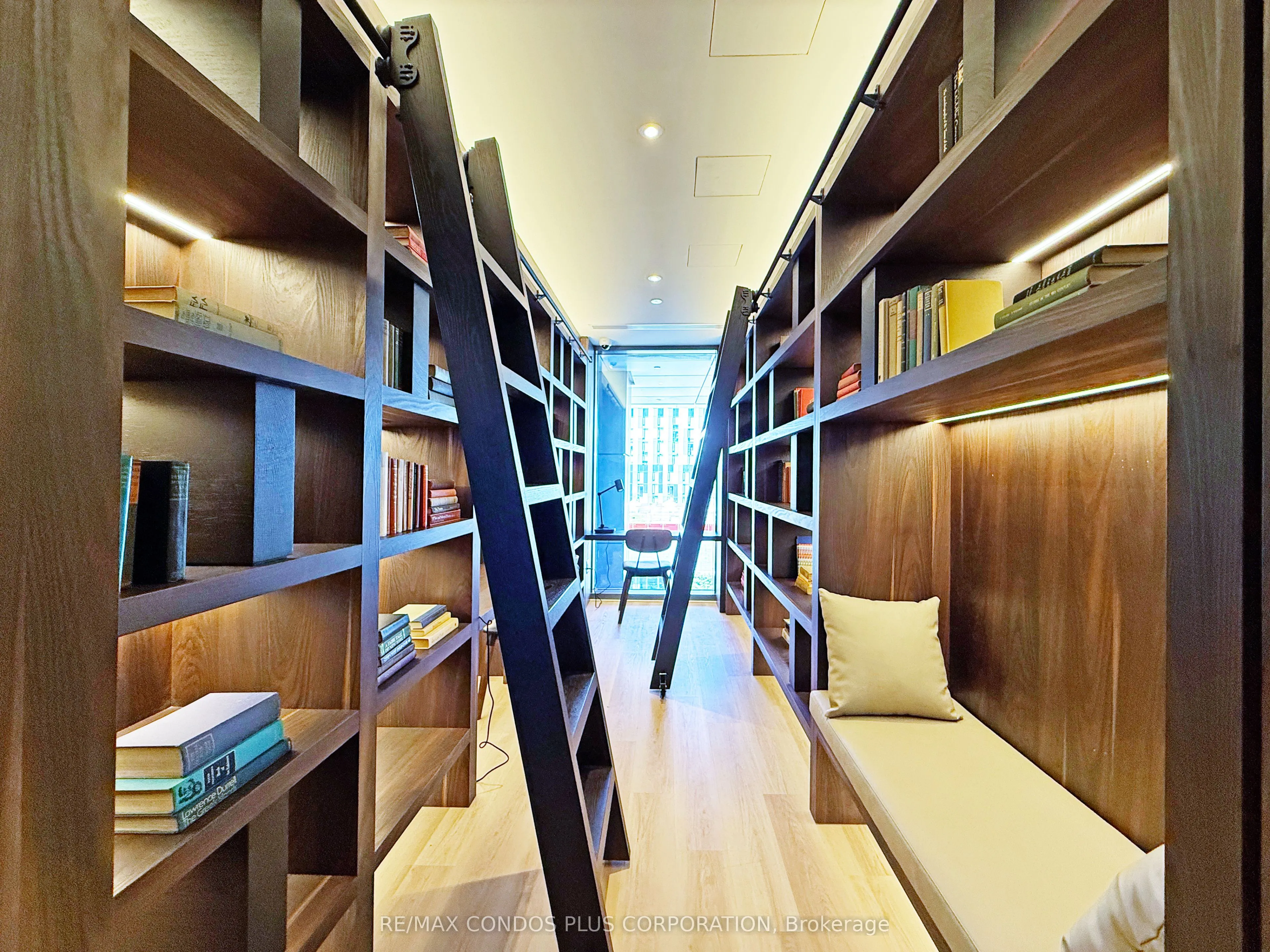 425 Front Street E, #304