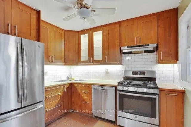 864 Millwood Road N, #2nd Floor