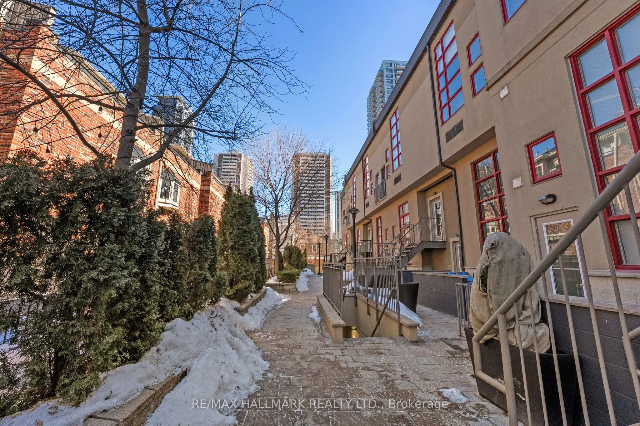 21 Earl Street, #302