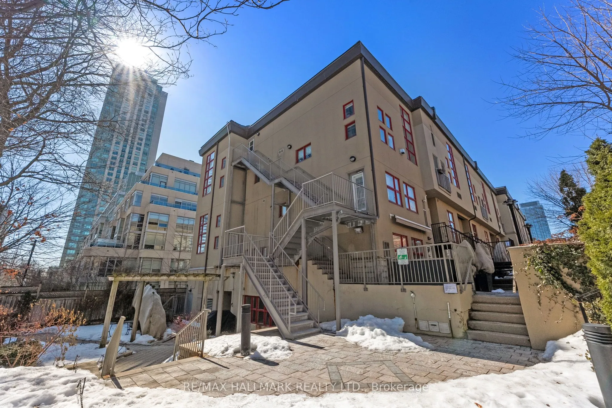 21 Earl Street, #302