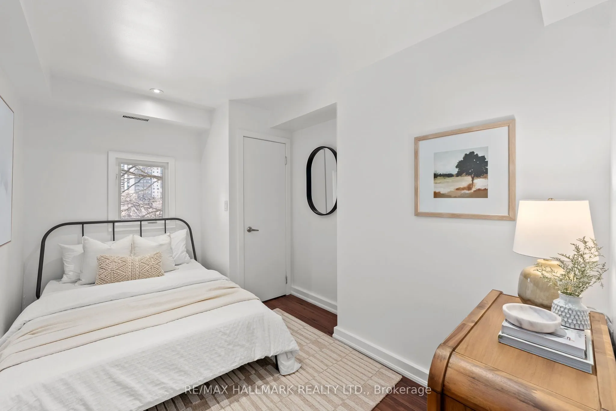 21 Earl Street, #302