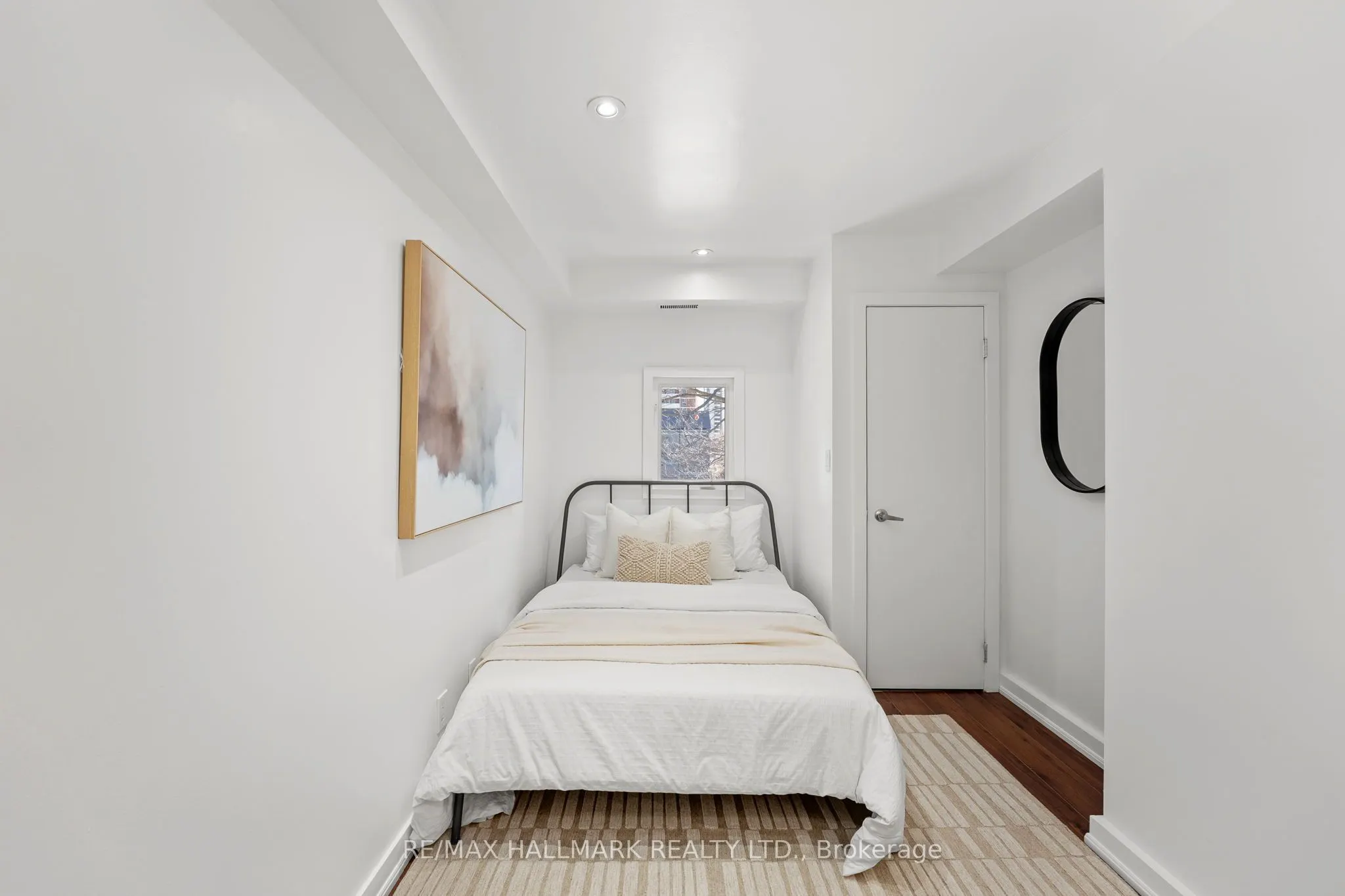 21 Earl Street, #302
