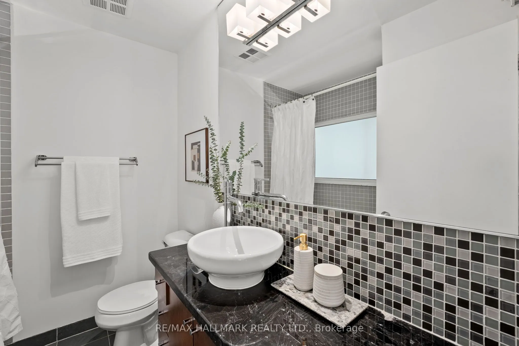 21 Earl Street, #302