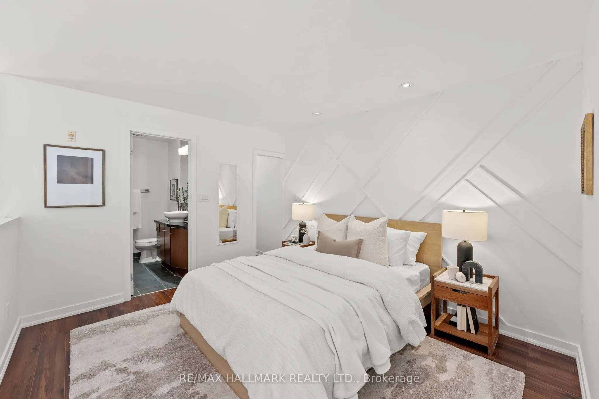21 Earl Street, #302