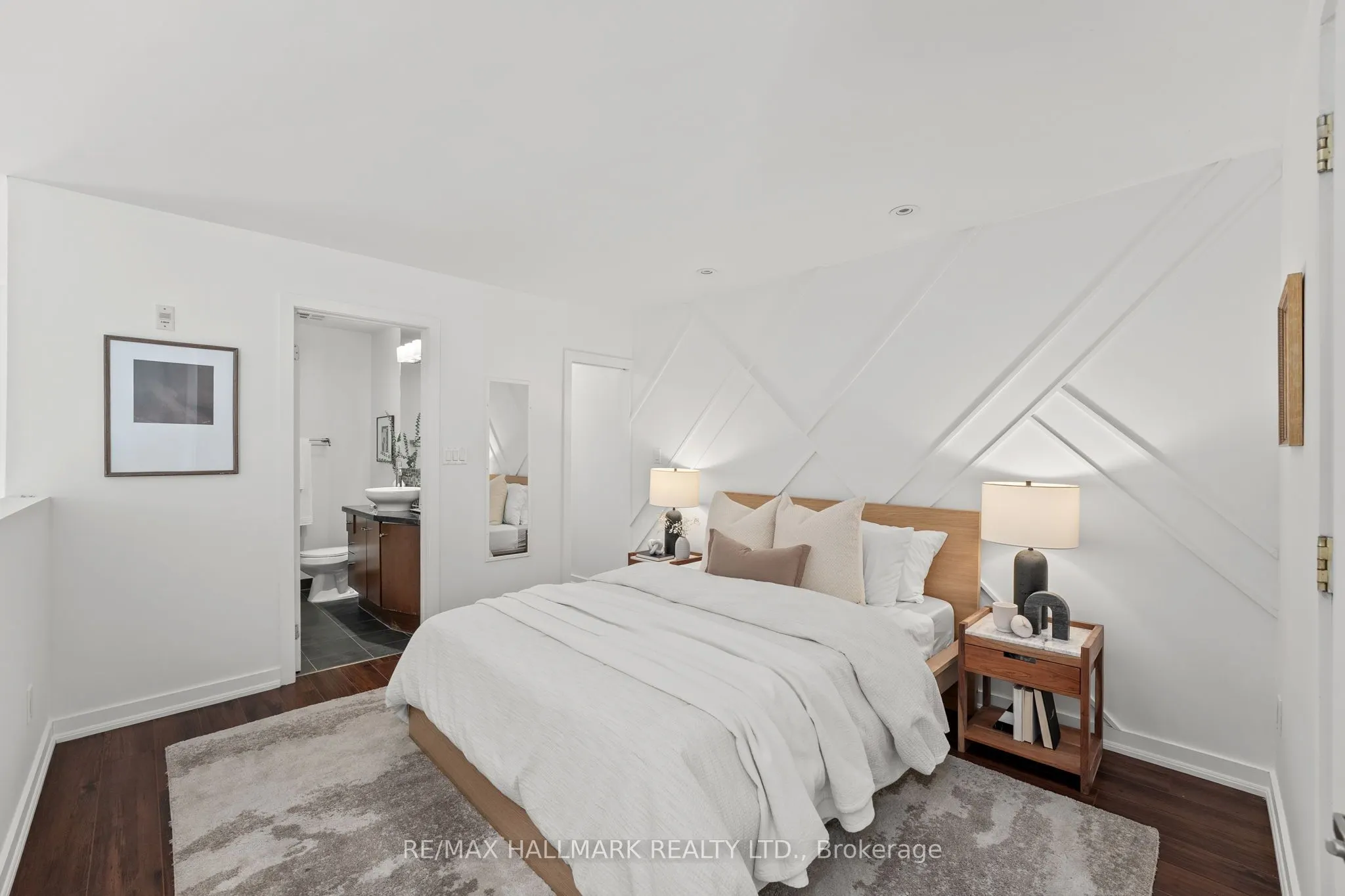 21 Earl Street, #302