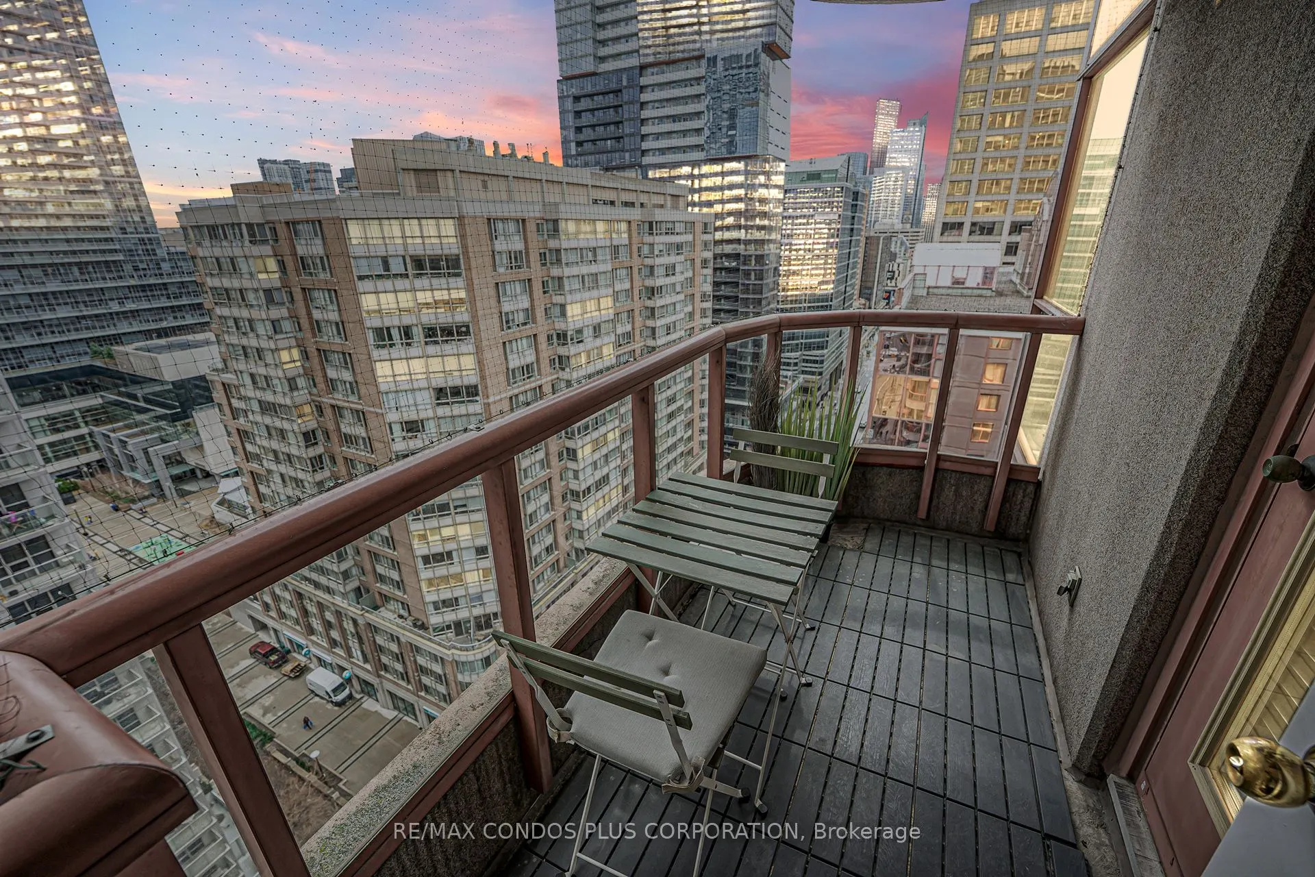 736 Bay Street, #1810