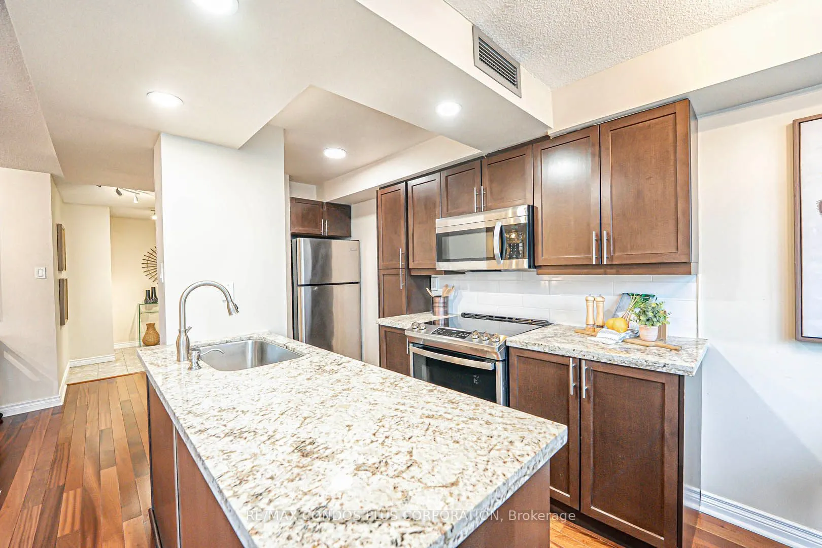 736 Bay Street, #1810