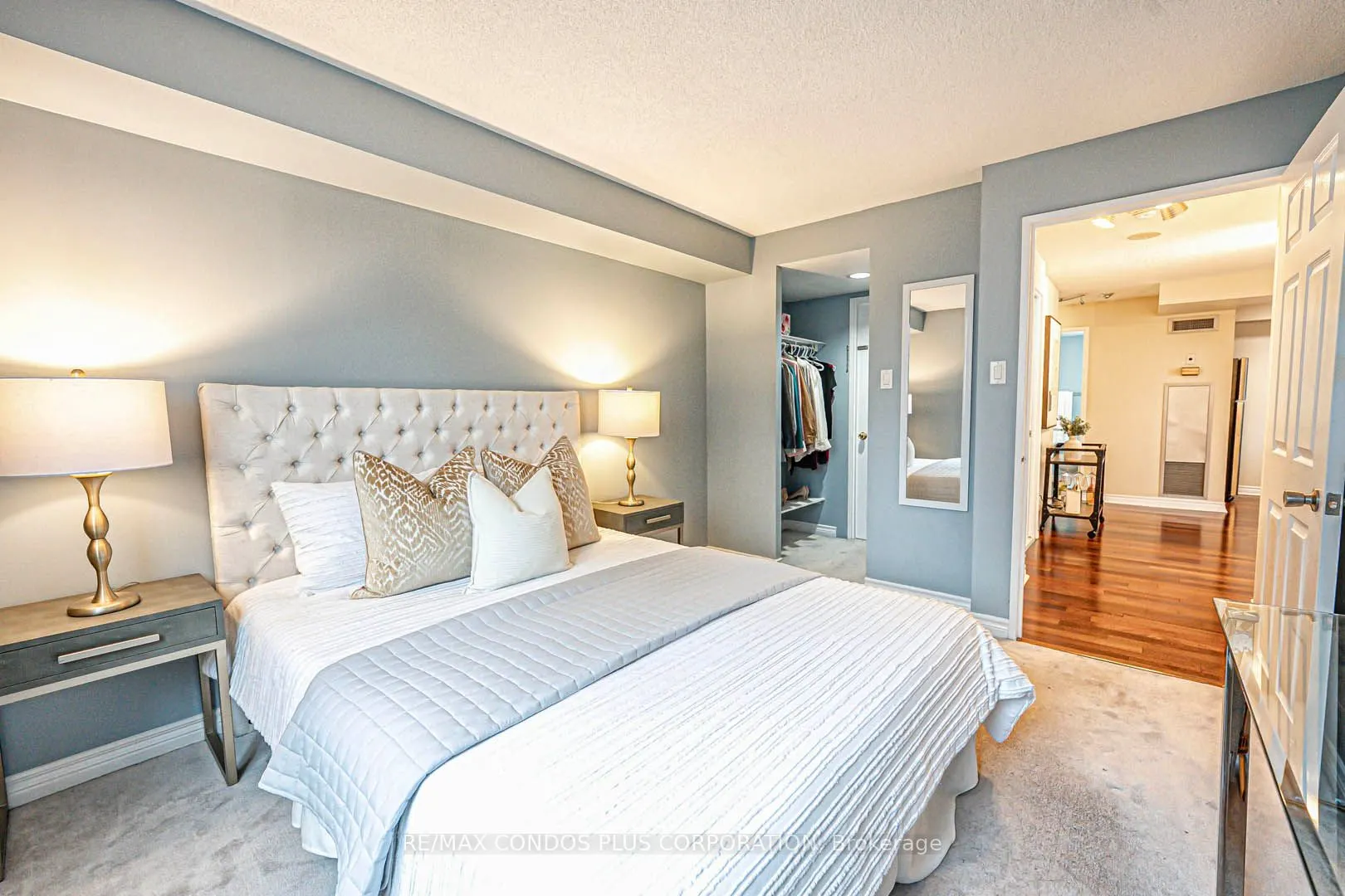 736 Bay Street, #1810