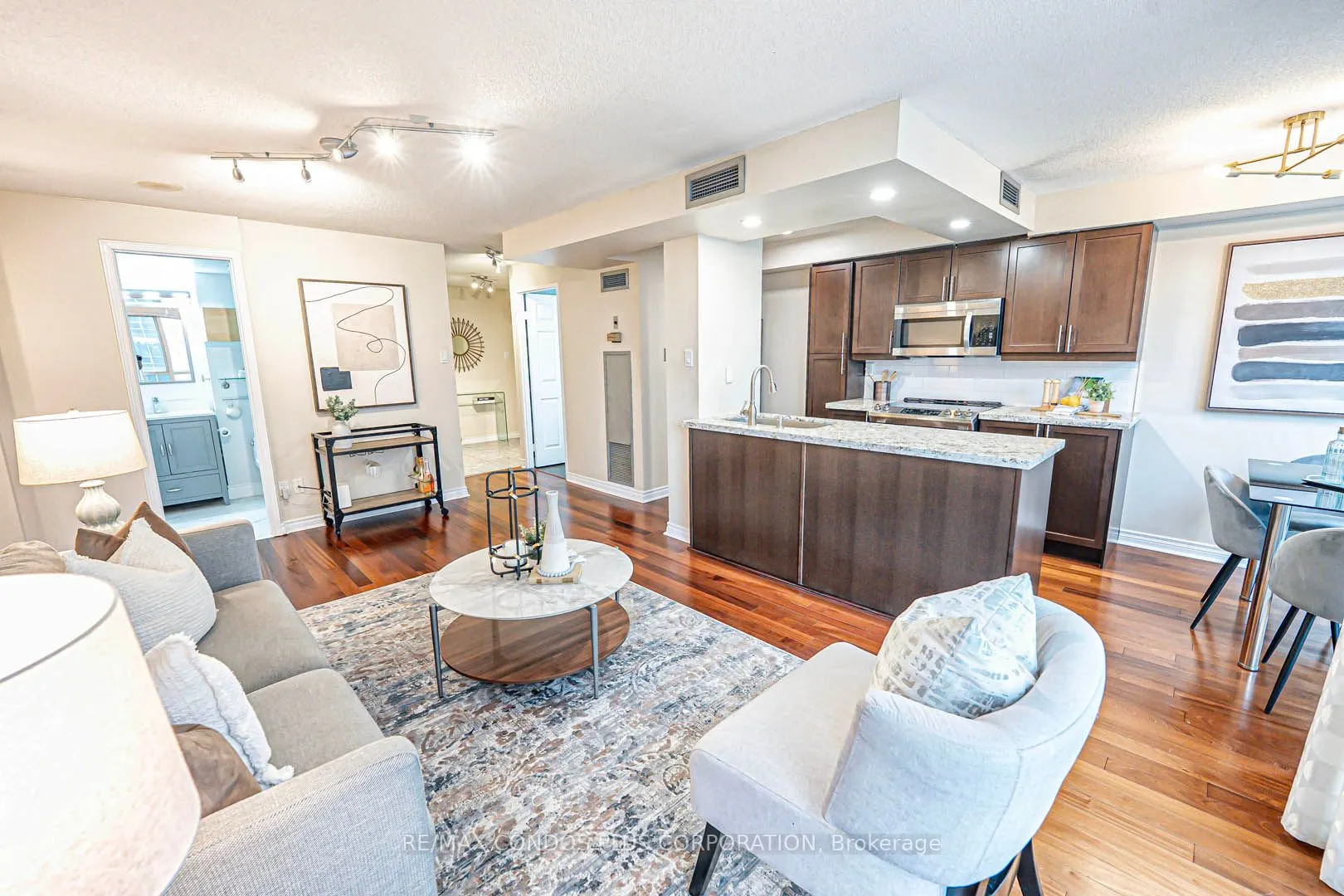 736 Bay Street, #1810