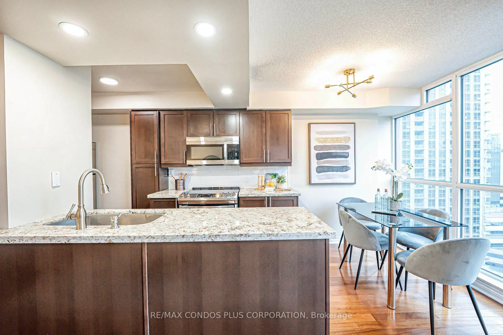 736 Bay Street, #1810