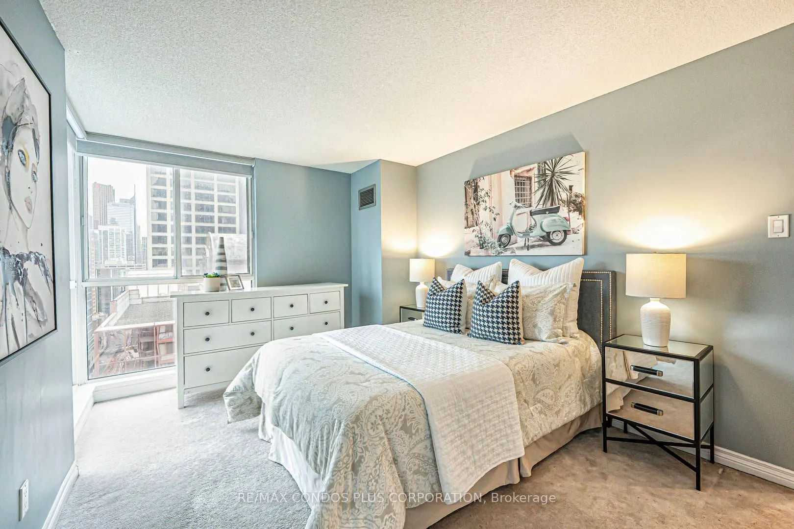736 Bay Street, #1810